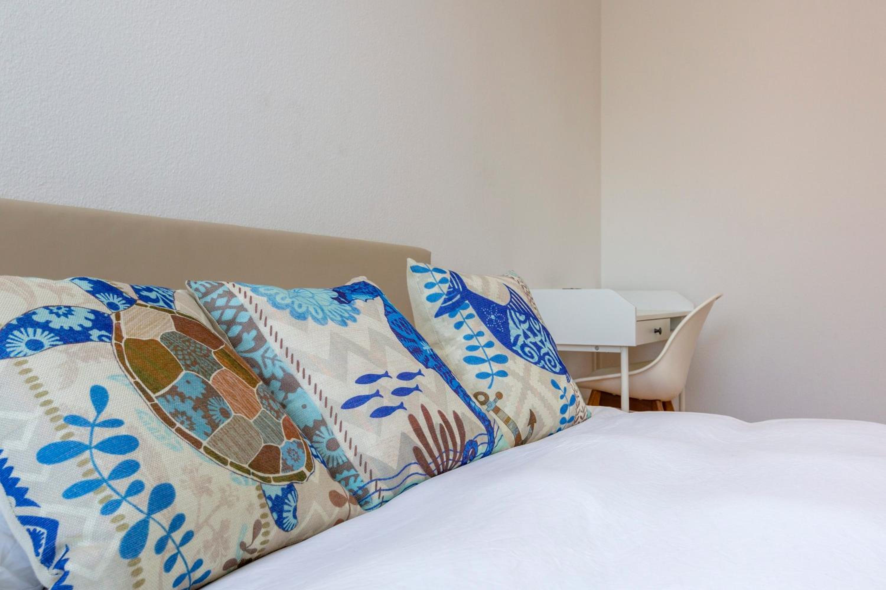 KAYA Zurich Apartment 4B - Downtown 2BR Deluxe Apt