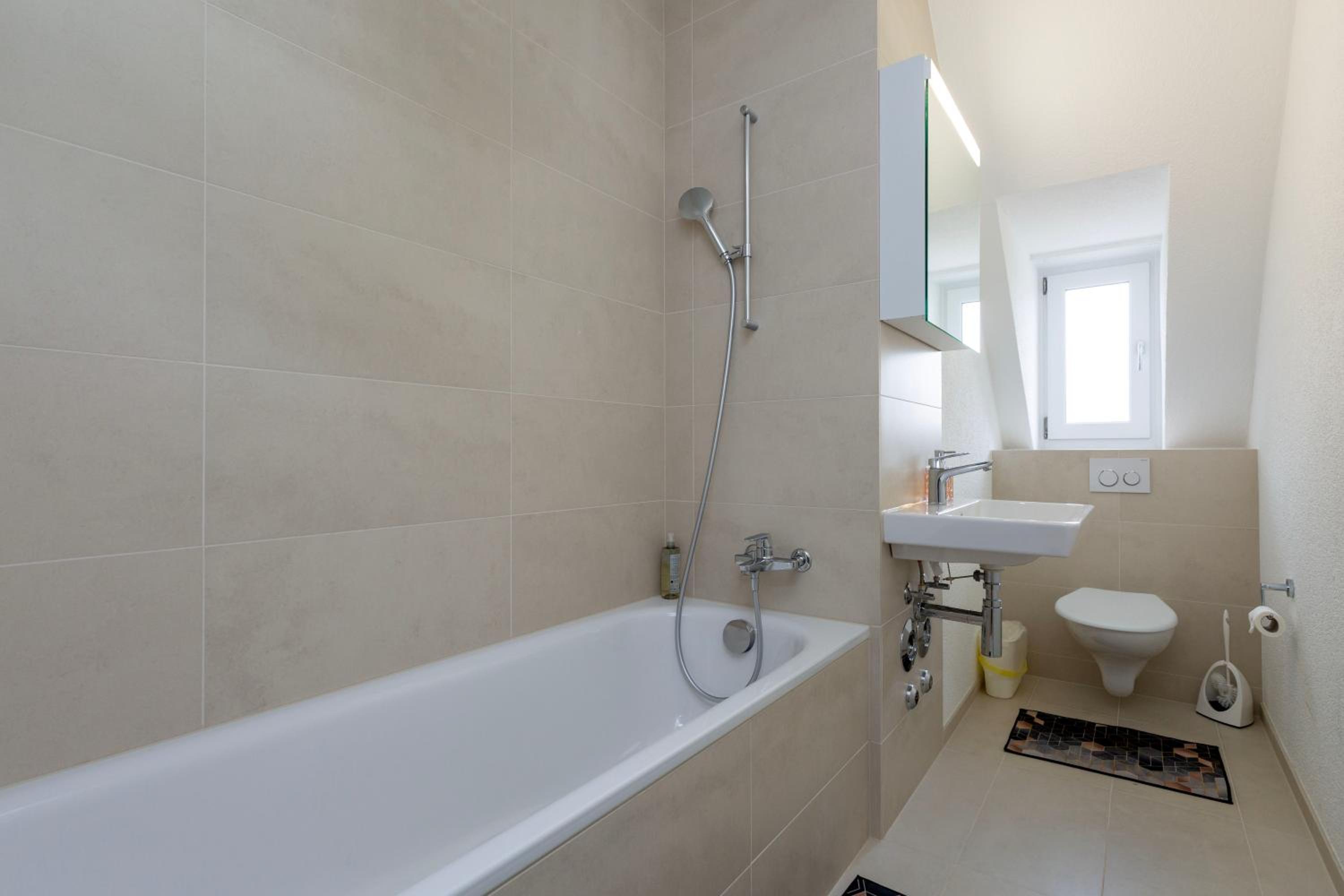 KAYA Zurich Apartment 5A - Downtown 2-BR Deluxe Loft Apt