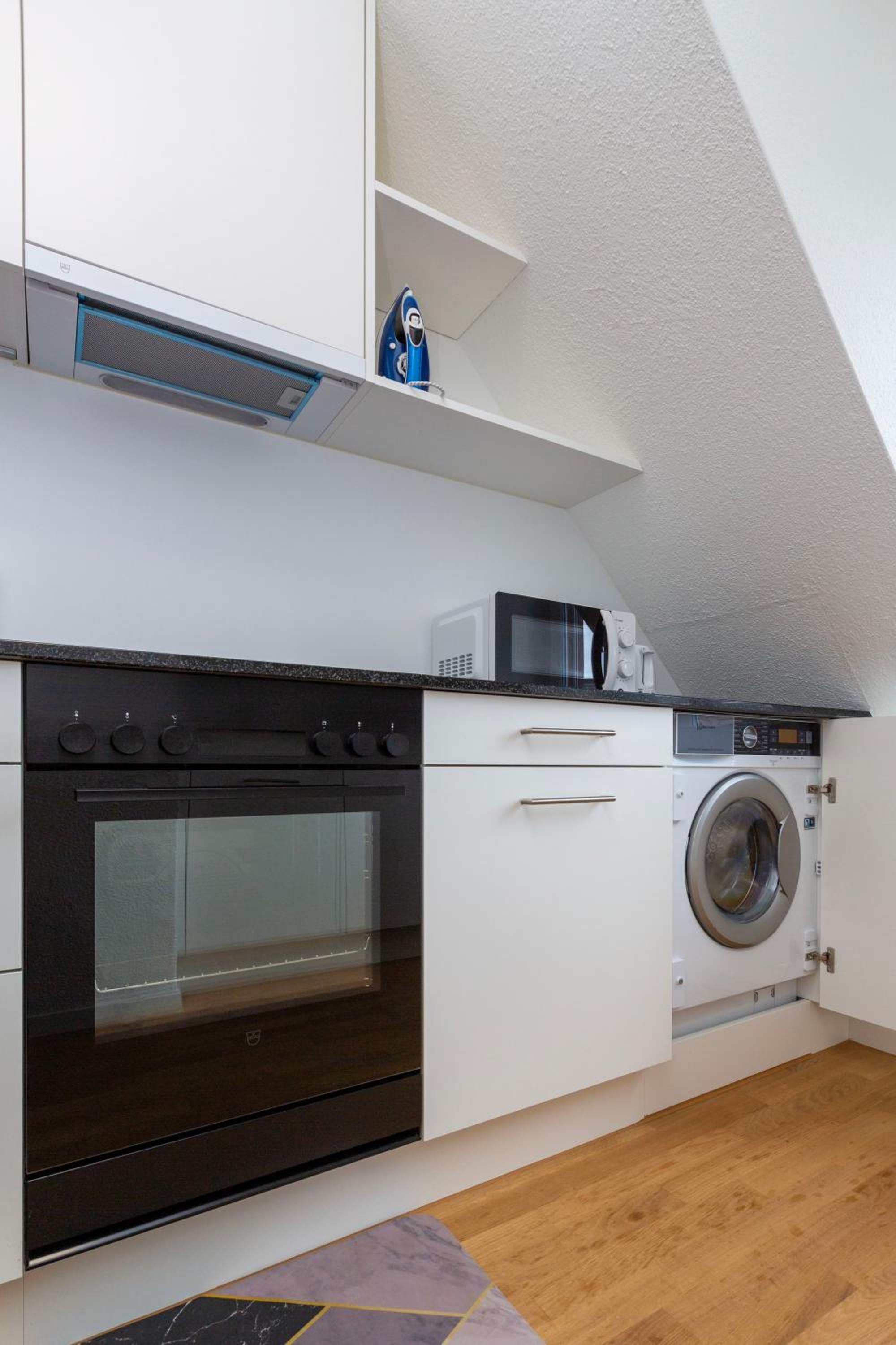KAYA Zurich Apartment 5A - Downtown 2-BR Deluxe Loft Apt