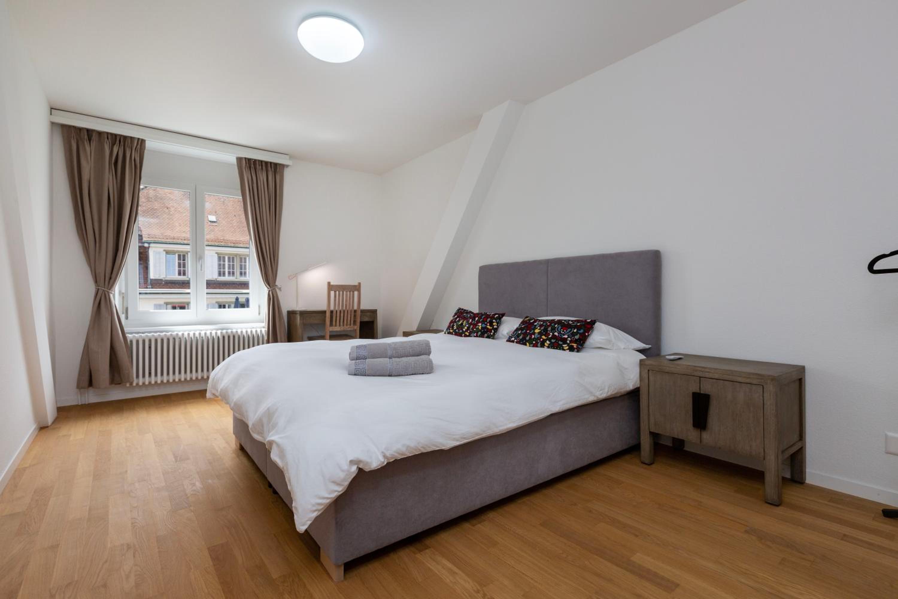 KAYA Zurich Apartment 5A - Downtown 2-BR Deluxe Loft Apt