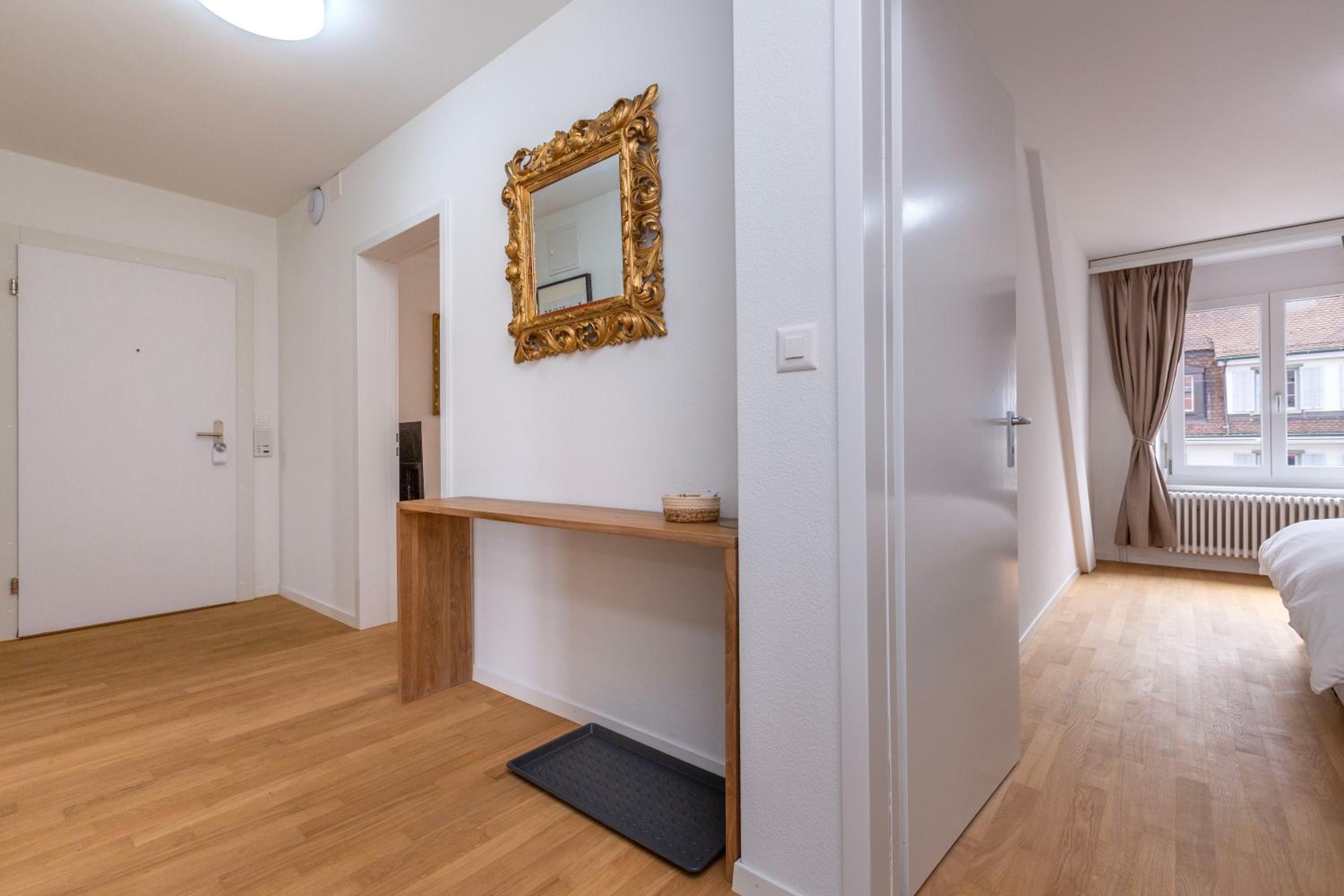 KAYA Zurich Apartment 5A - Downtown 2-BR Deluxe Loft Apt