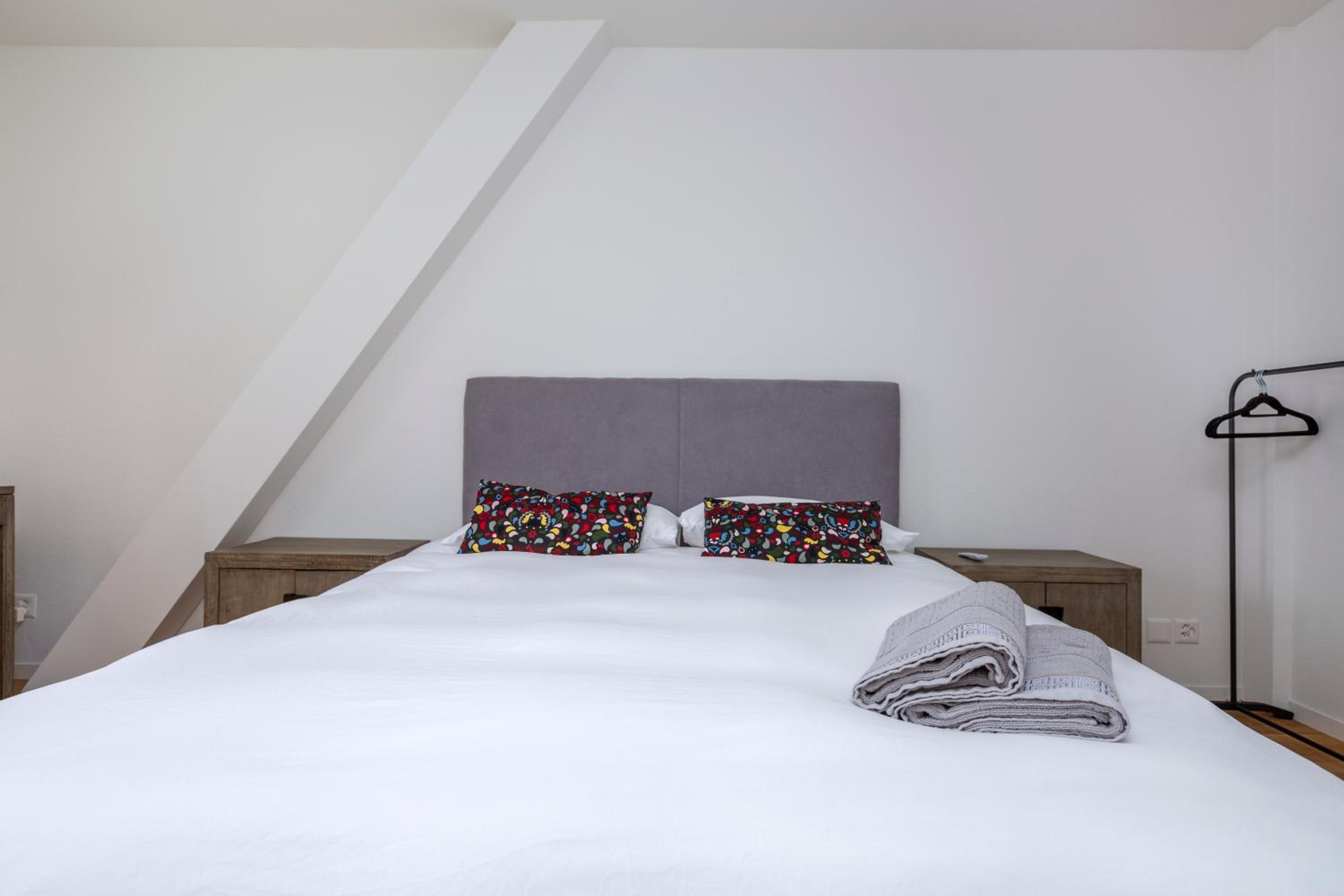 KAYA Zurich Apartment 5A - Downtown 2-BR Deluxe Loft Apt