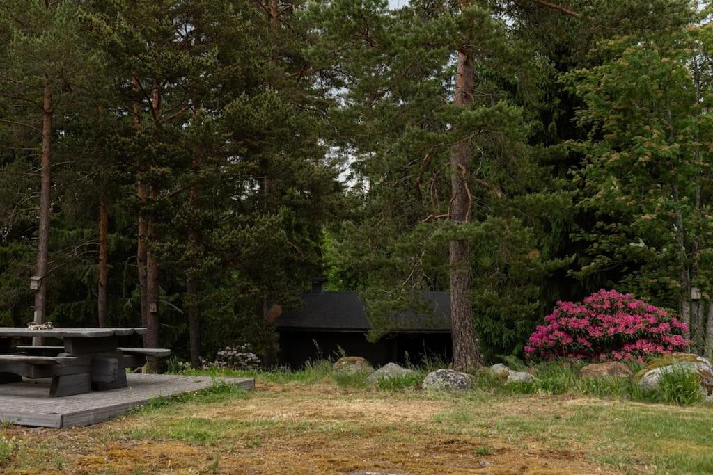 Keltainen talo - tilava huvila lähellä Saloa