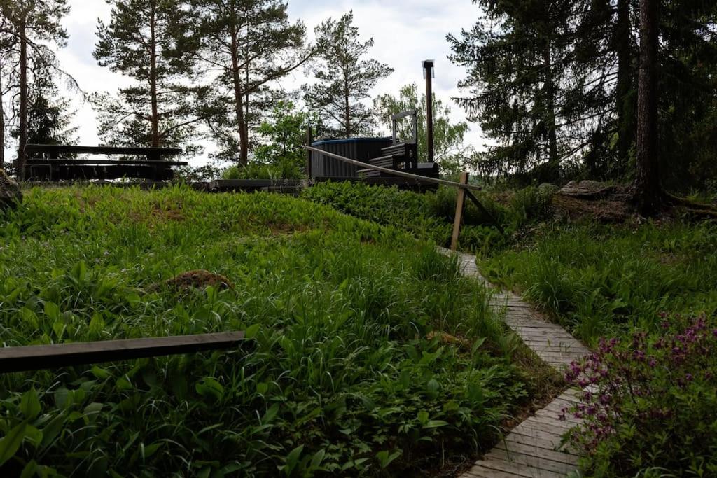 Keltainen talo - tilava huvila lähellä Saloa