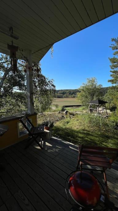 Keltainen talo - tilava huvila lähellä Saloa
