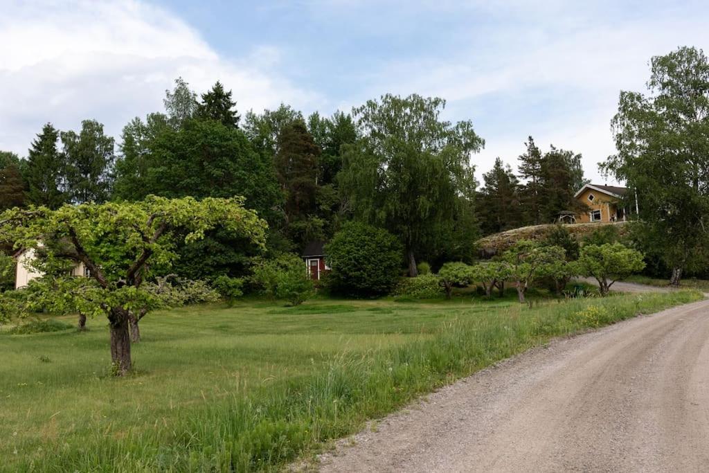 Keltainen talo - tilava huvila lähellä Saloa
