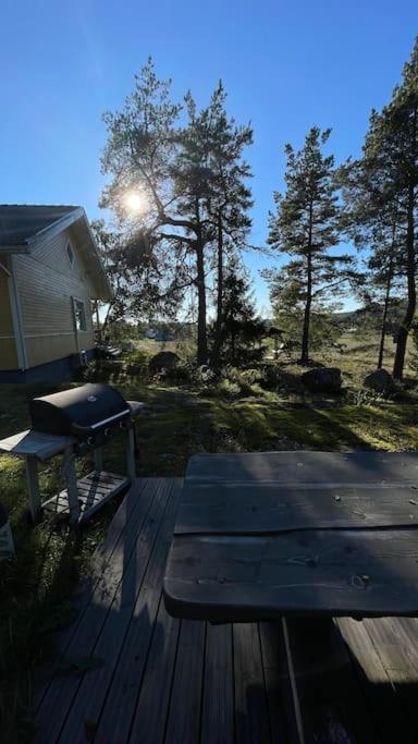 Keltainen talo - tilava huvila lähellä Saloa