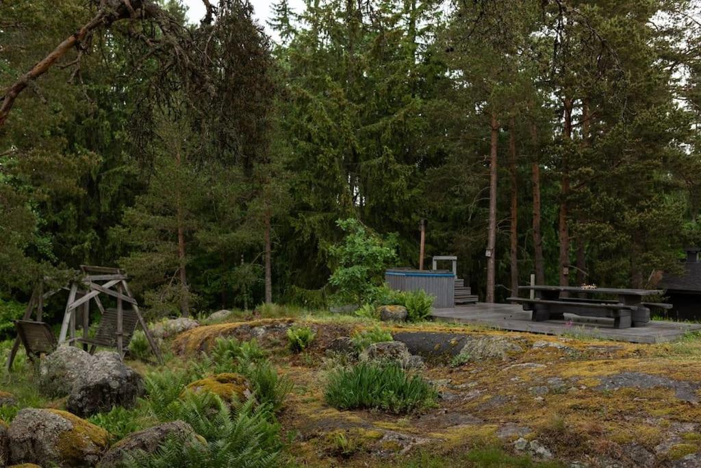 Keltainen talo - tilava huvila lähellä Saloa