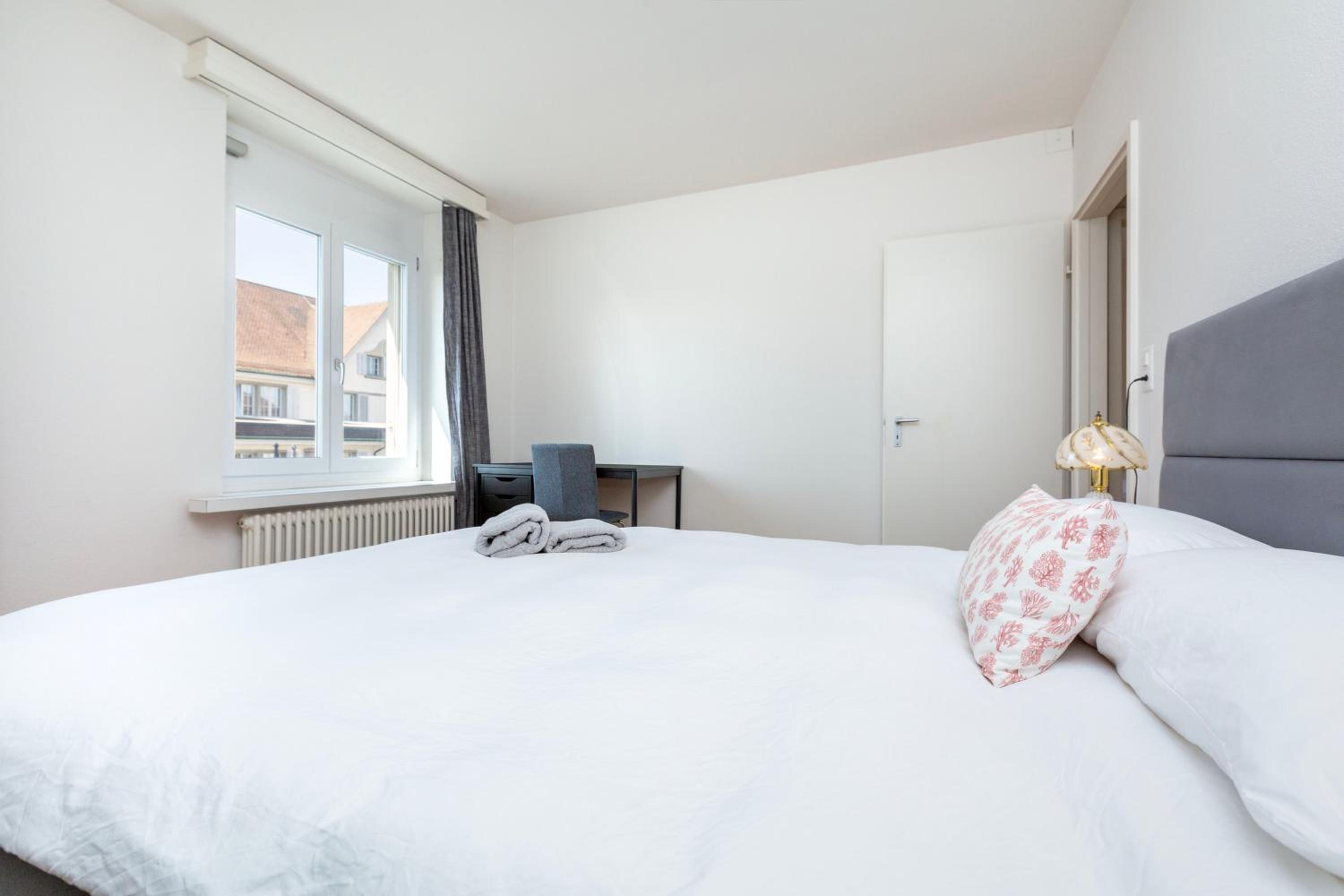 KAYA Zurich Apartment 5B - Downtown 2BR Deluxe Loft Apt