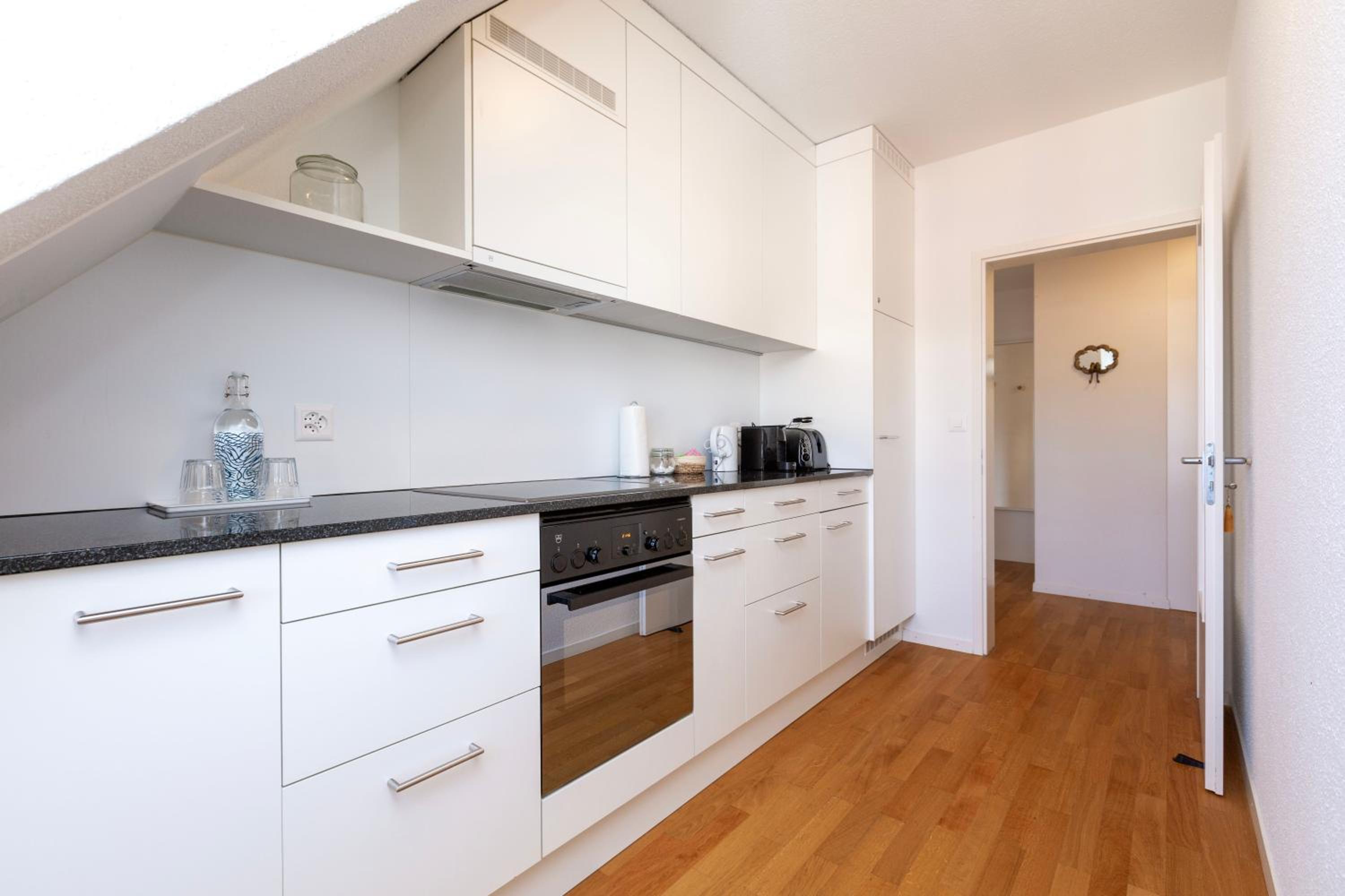 KAYA Zurich Apartment 5B - Downtown 2BR Deluxe Loft Apt