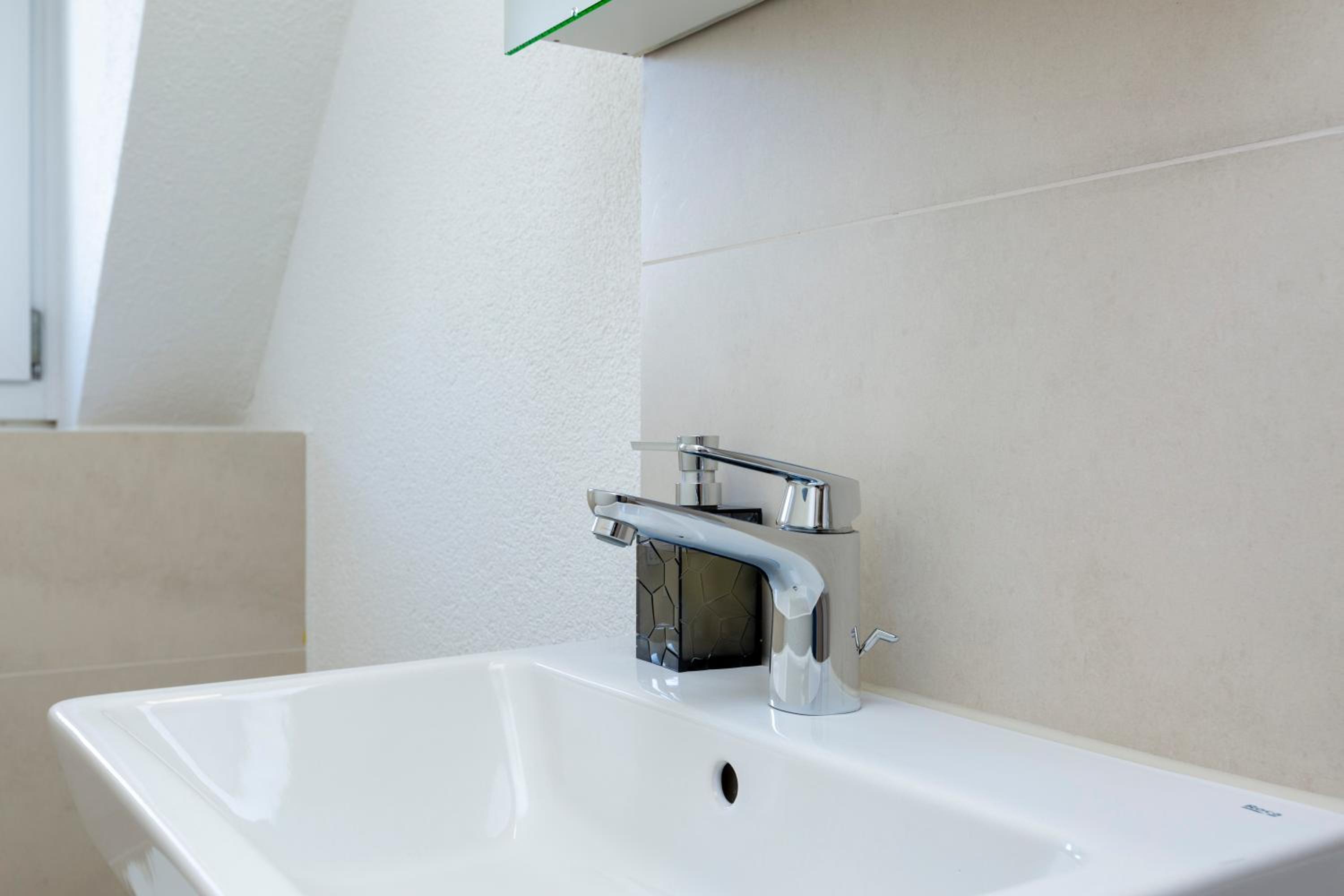 KAYA Zurich Apartment 5B - Downtown 2BR Deluxe Loft Apt