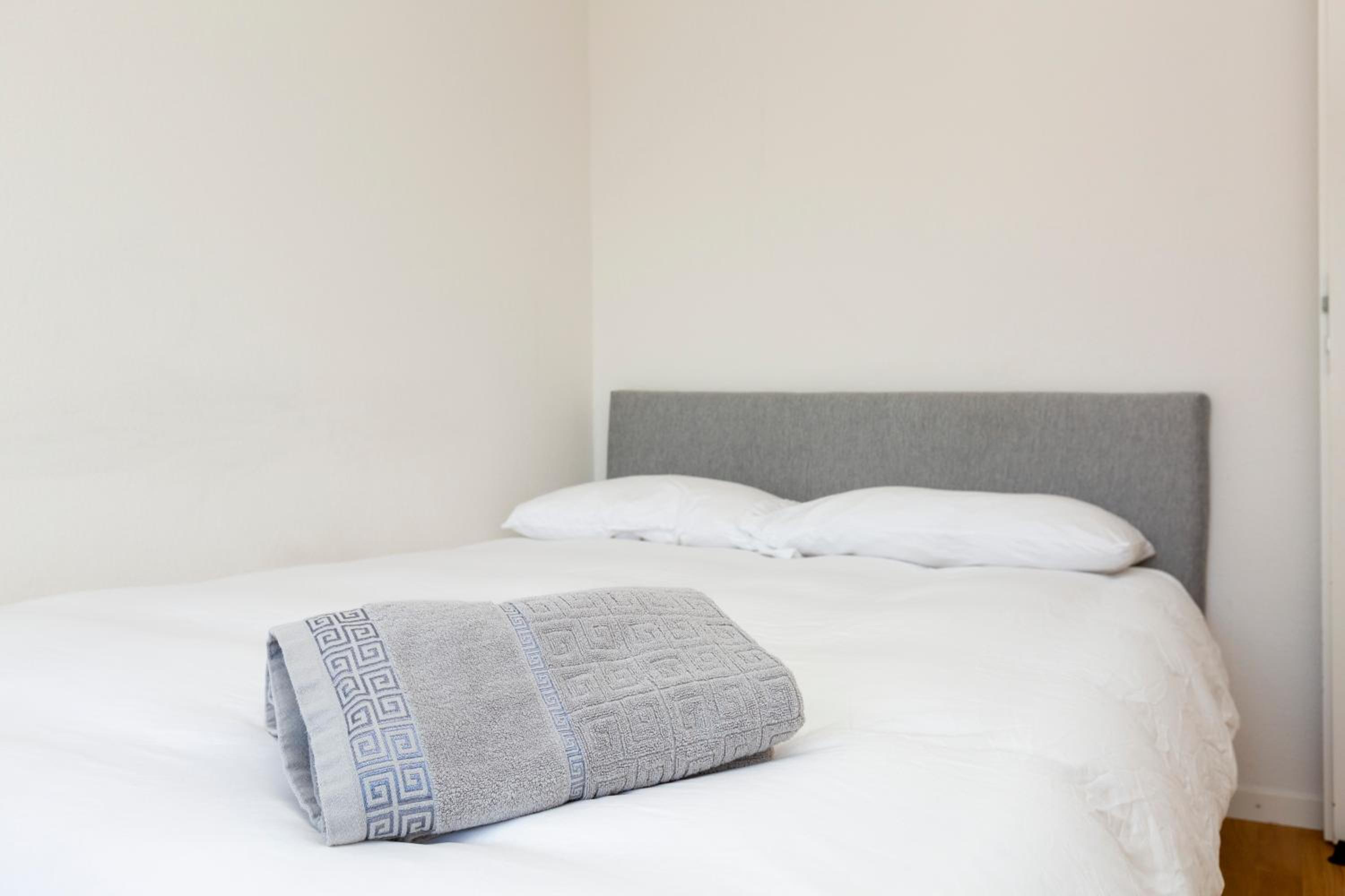 KAYA Zurich Apartment 5B - Downtown 2BR Deluxe Loft Apt