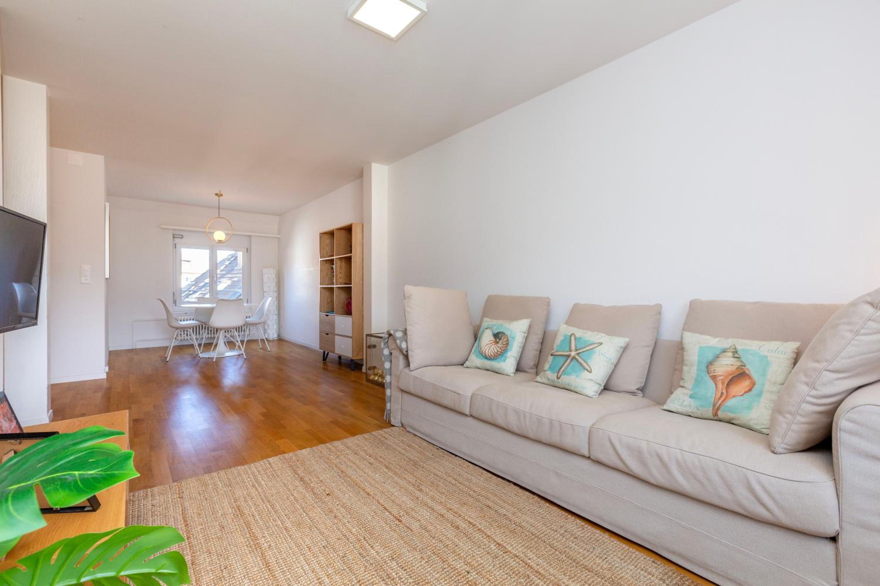 KAYA Zurich Apartment 5B - Downtown 2BR Deluxe Loft Apt
