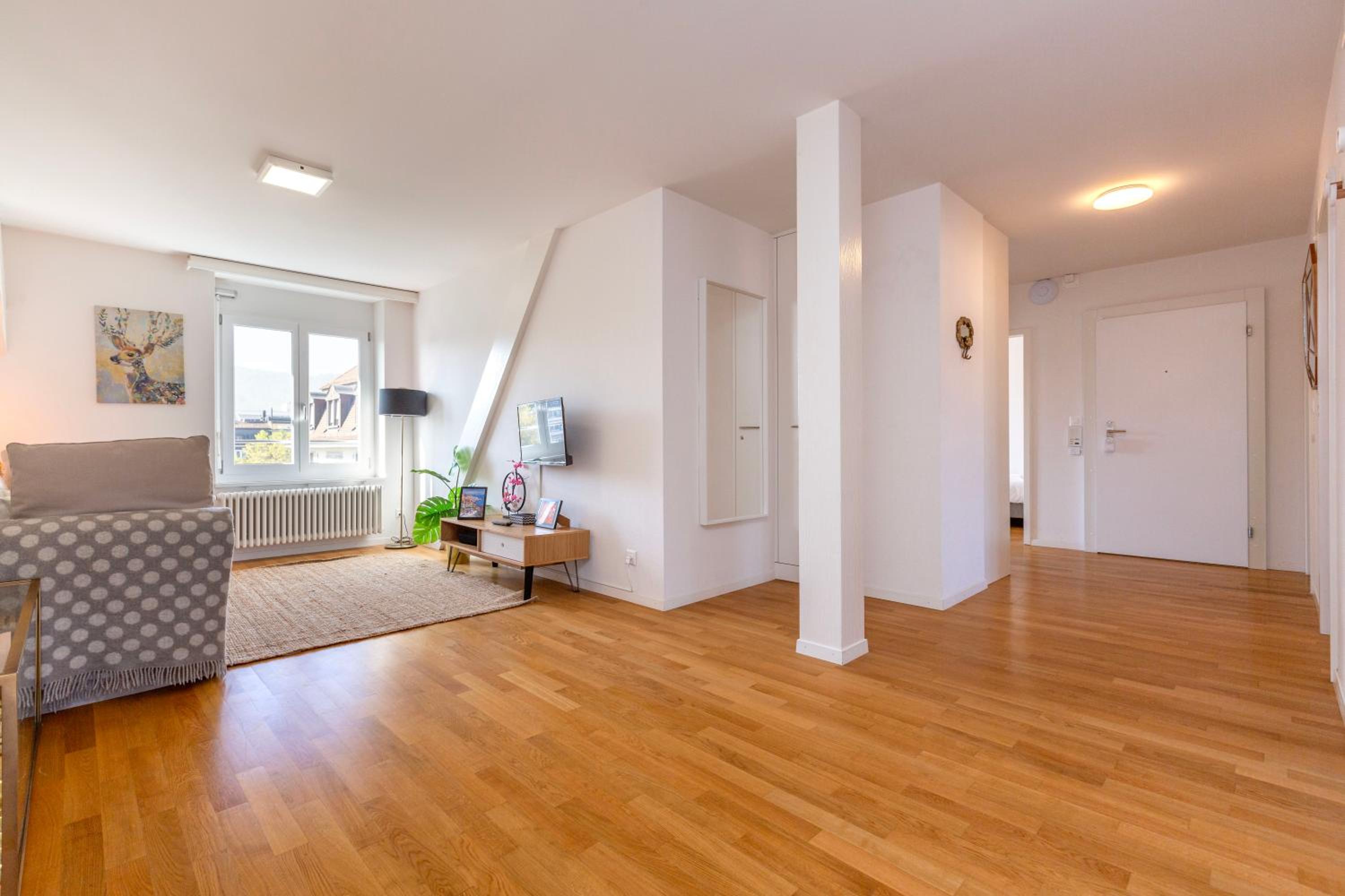 KAYA Zurich Apartment 5B - Downtown 2BR Deluxe Loft Apt