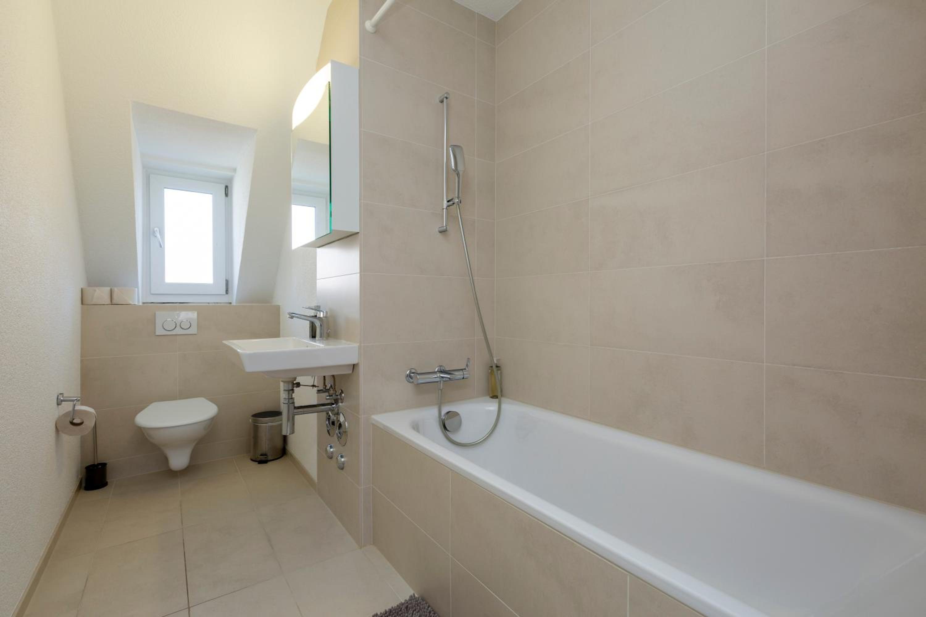 KAYA Zurich Apartment 5B - Downtown 2BR Deluxe Loft Apt