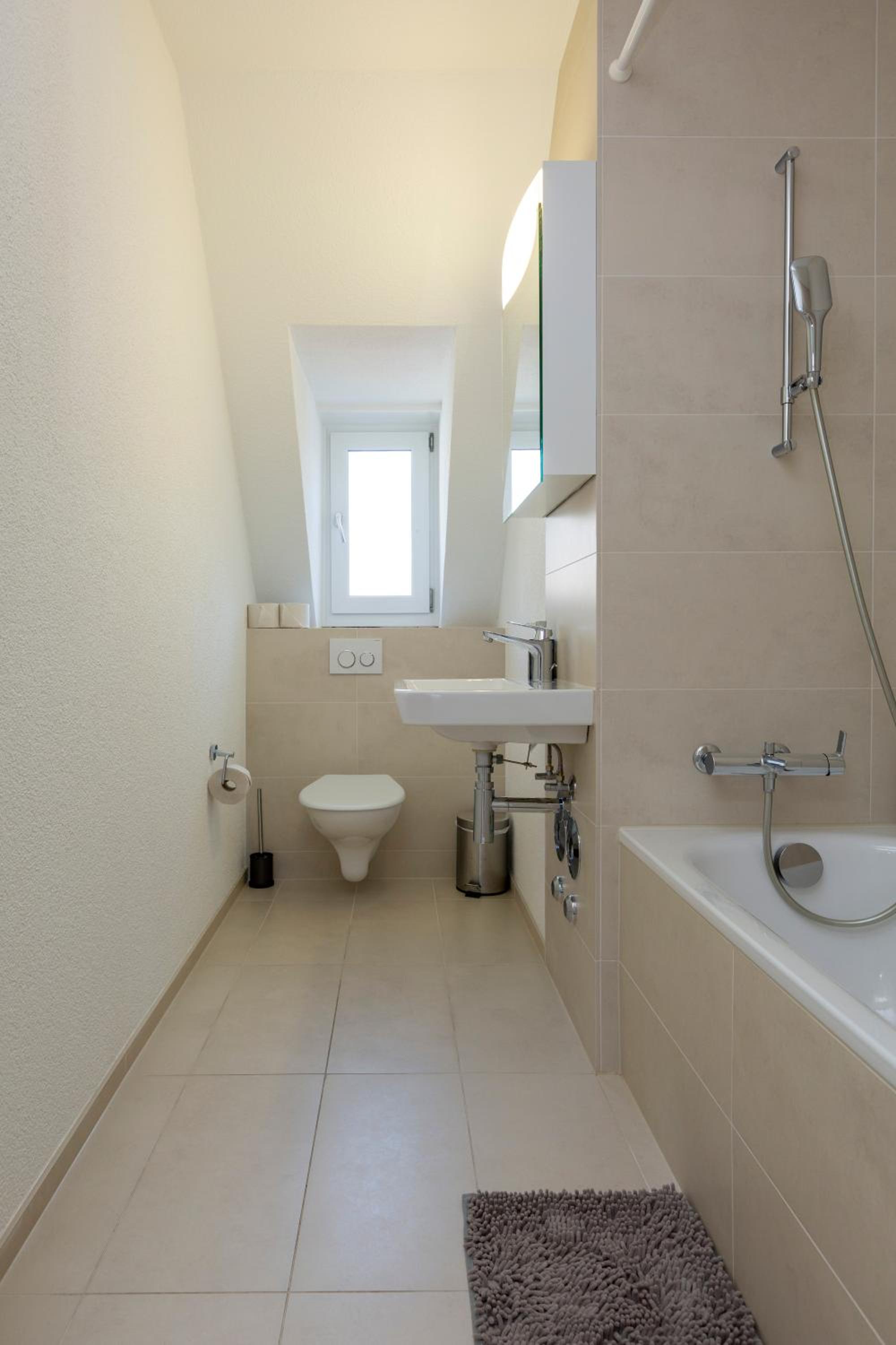 KAYA Zurich Apartment 5B - Downtown 2BR Deluxe Loft Apt