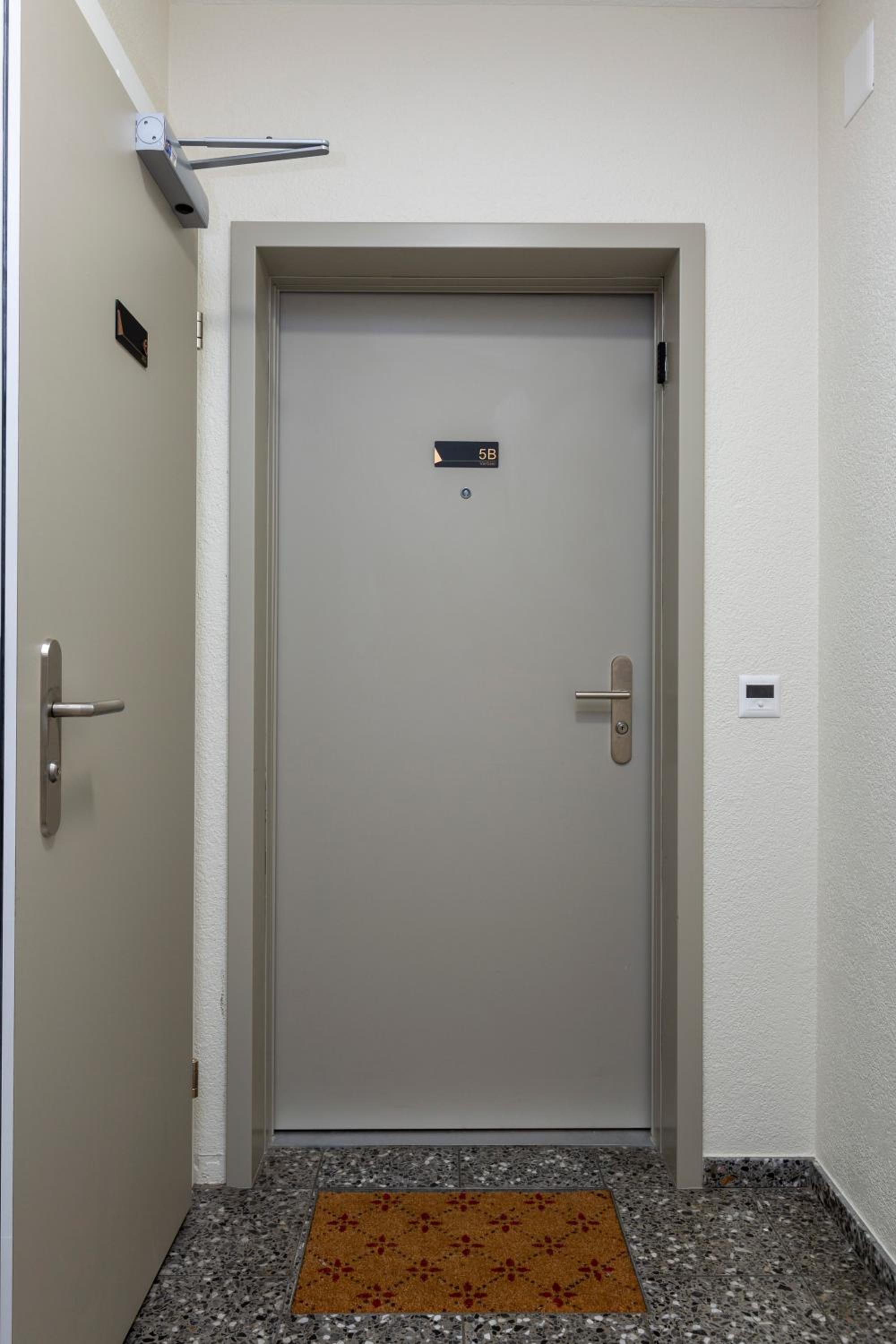 KAYA Zurich Apartment 5B - Downtown 2BR Deluxe Loft Apt