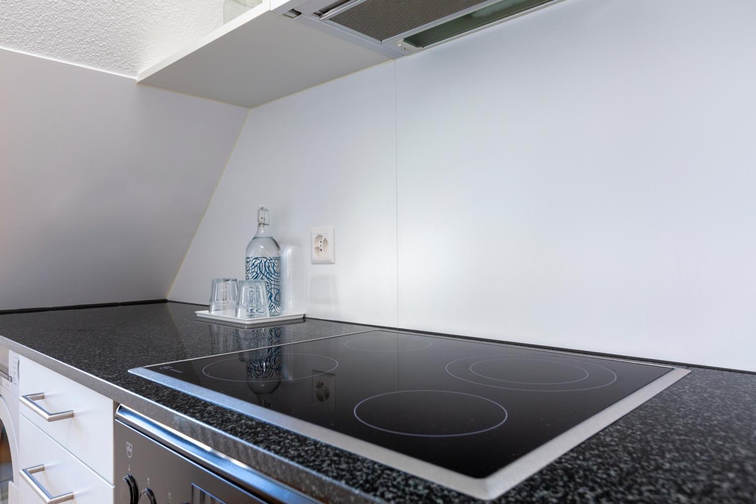 KAYA Zurich Apartment 5B - Downtown 2BR Deluxe Loft Apt