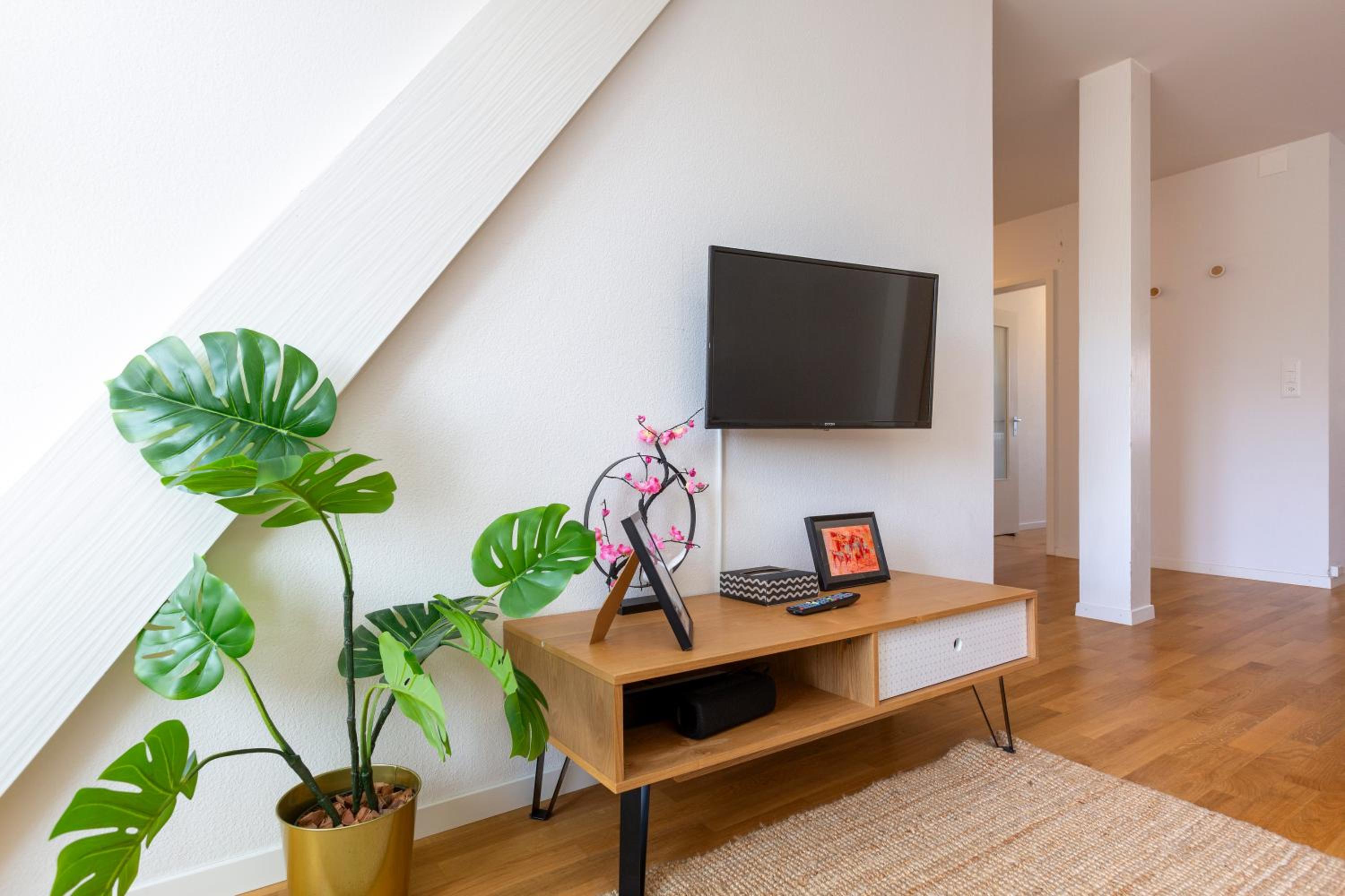 KAYA Zurich Apartment 5B - Downtown 2BR Deluxe Loft Apt