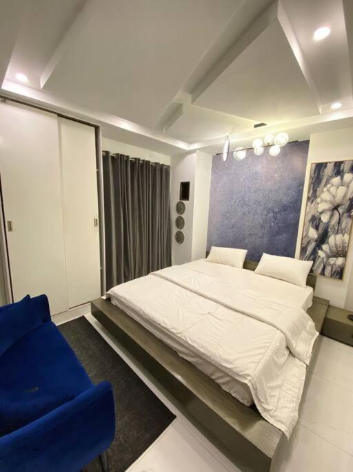 RIVERVIEW RETREAT- Close to top Eatries & Brand, luxuriously branded furnished view 2