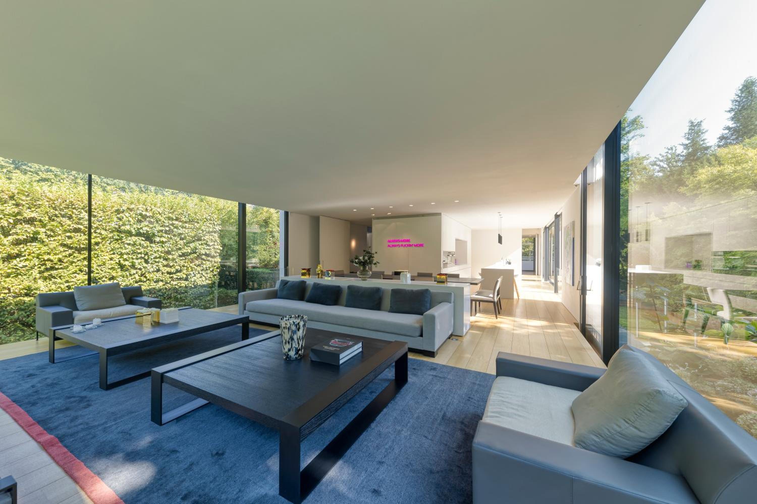 Luxurious 1000m2 Villa with Garden and Pool