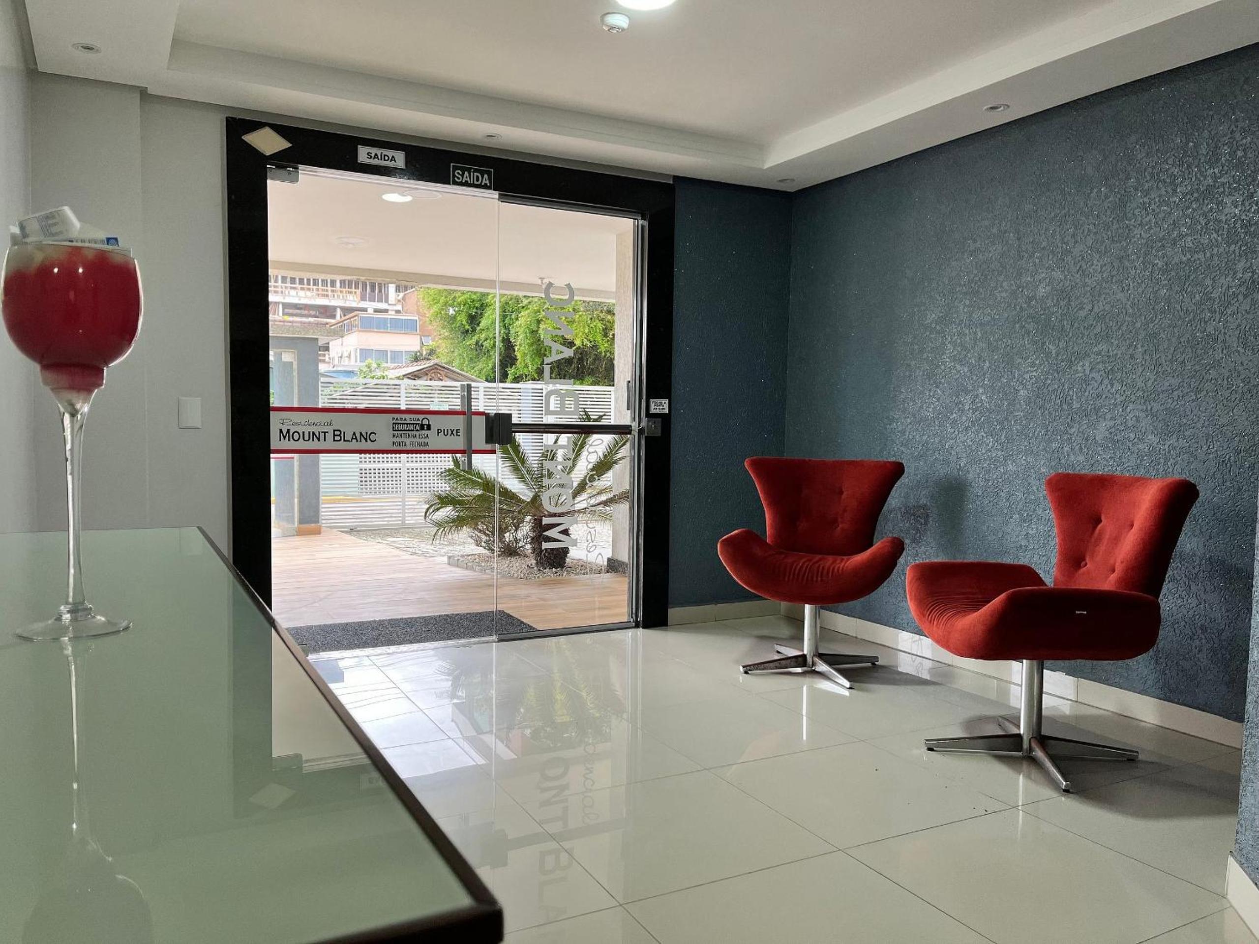 B163 - Apartamento em Bombas para 05 pessoas