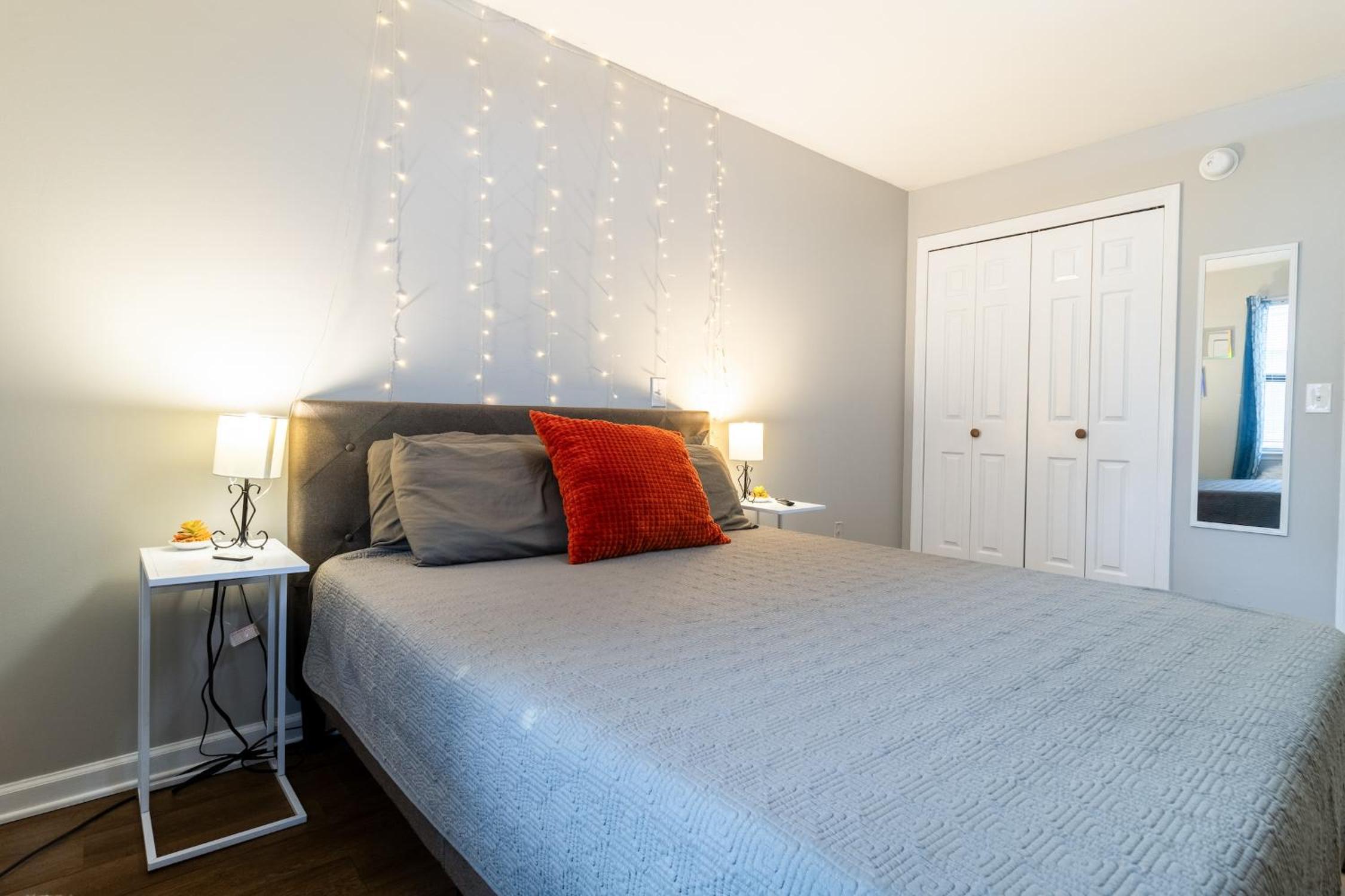 Downtown 1BR Condo with Full Kitchen, Pet-Friendly view 2