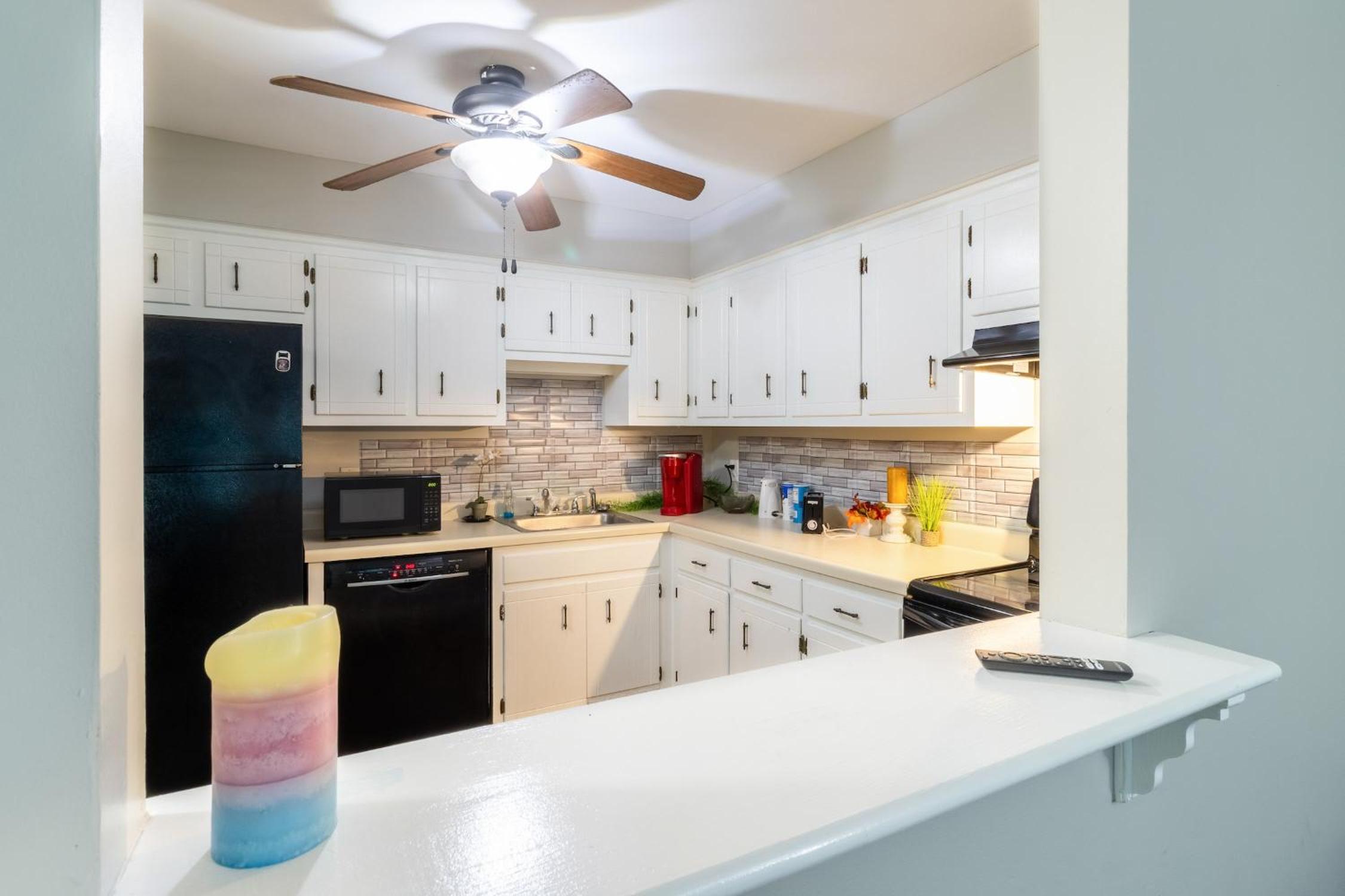 Downtown 1BR Condo with Full Kitchen, Pet-Friendly view 5