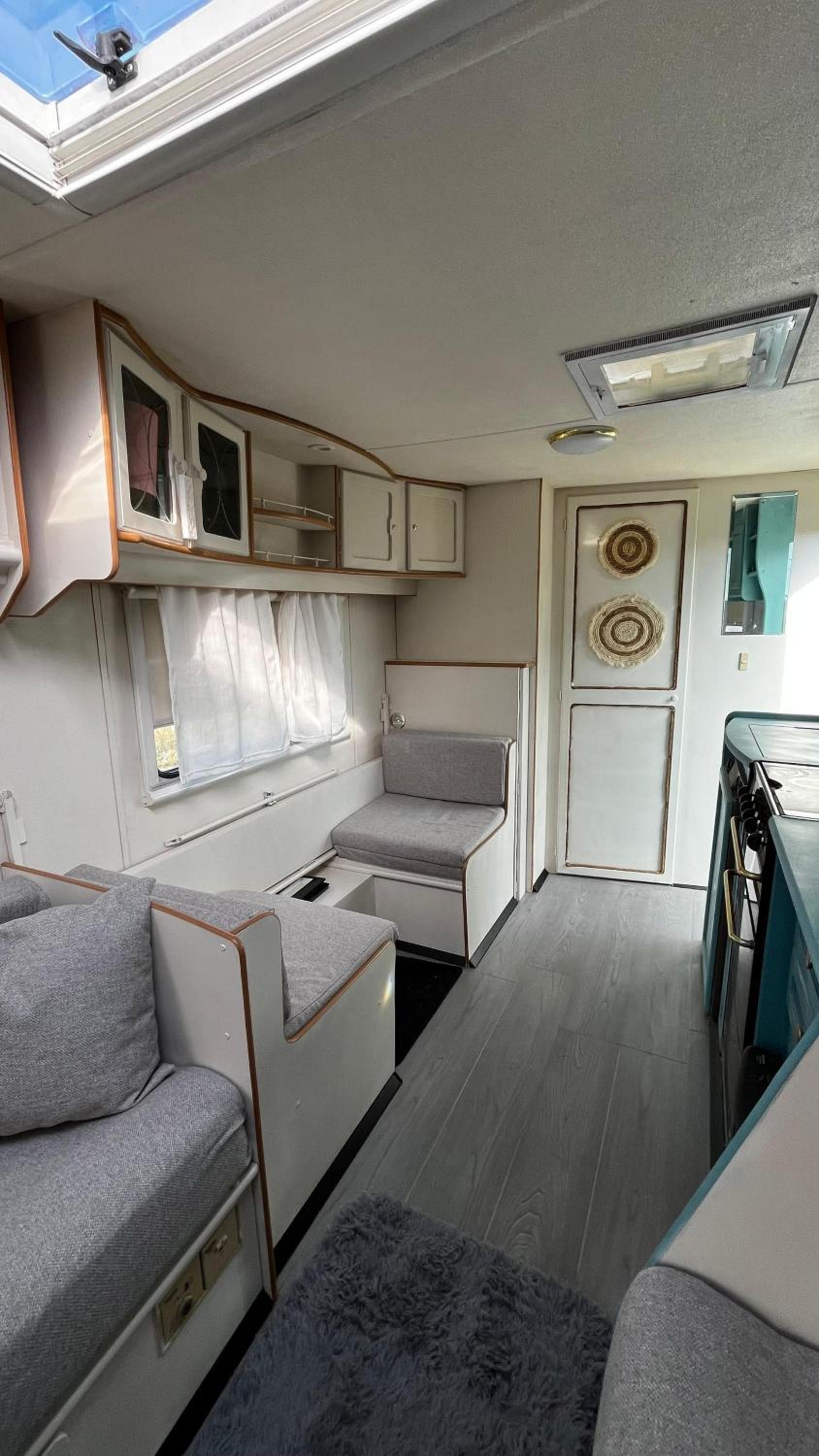 Caravan Albania photo 4