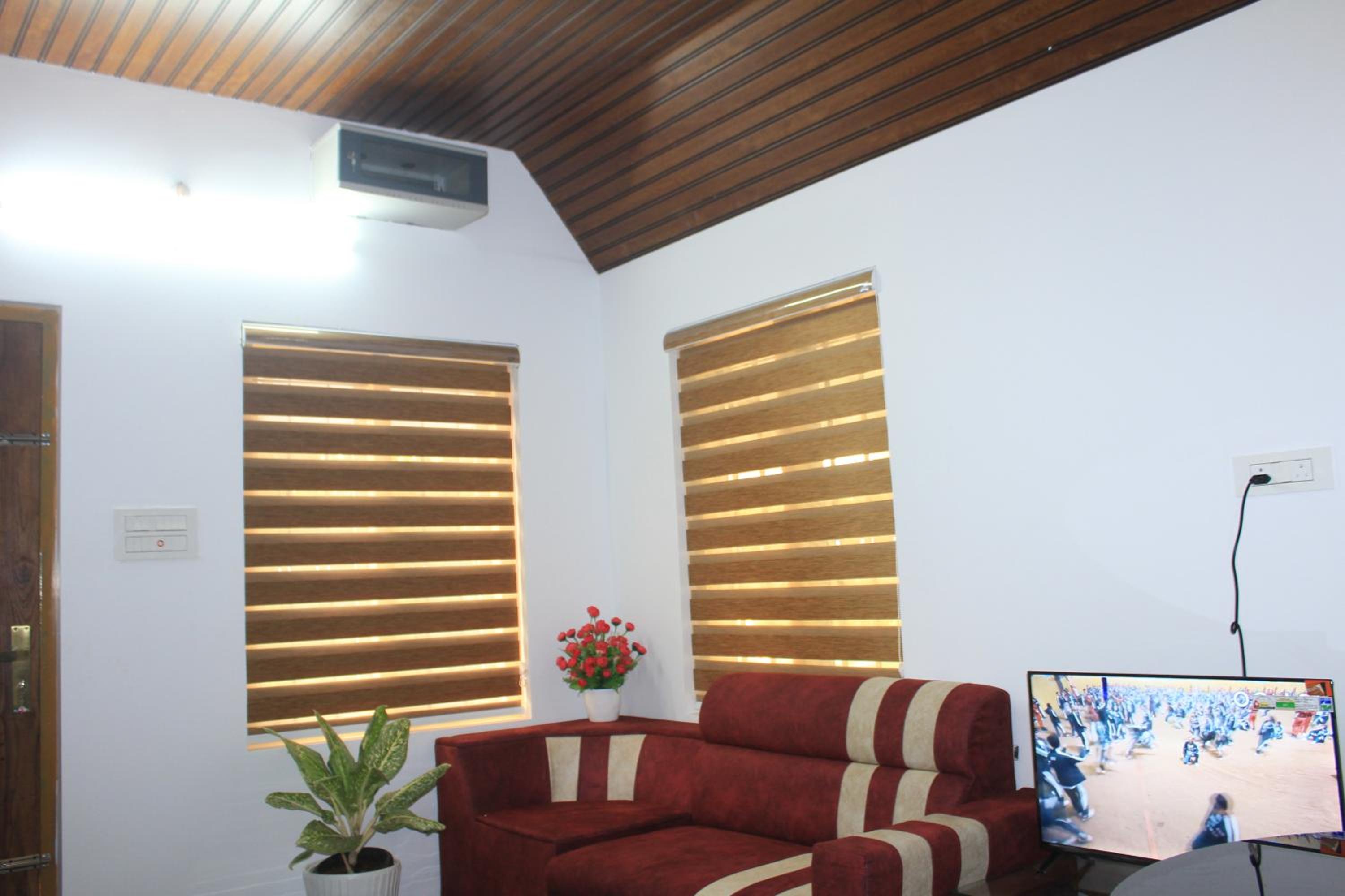 2BHK Homestay at Vagamon with Pool, Campfire and BBQ- Oakwood Oasis