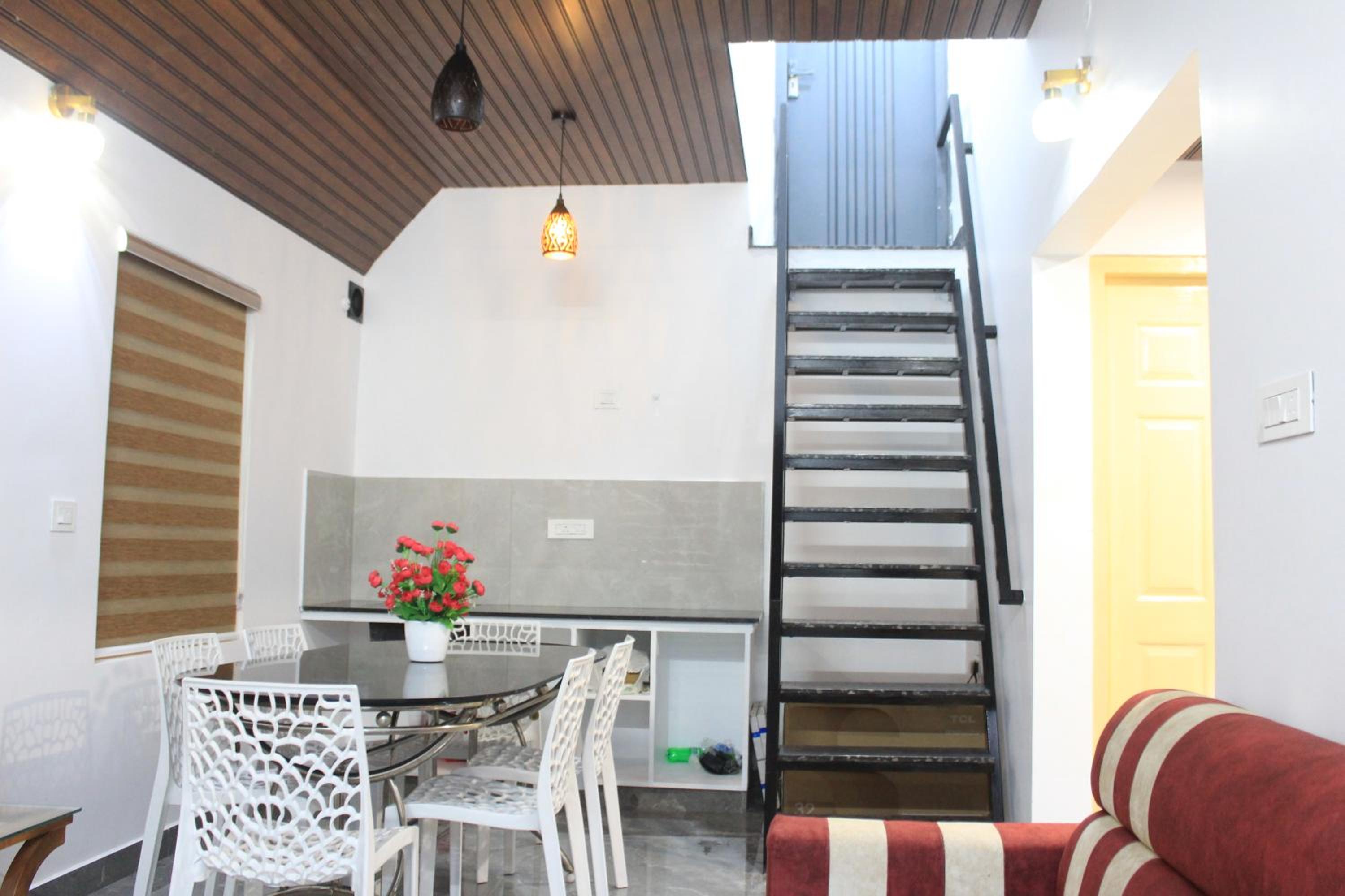 2BHK Homestay at Vagamon with Pool, Campfire and BBQ- Oakwood Oasis