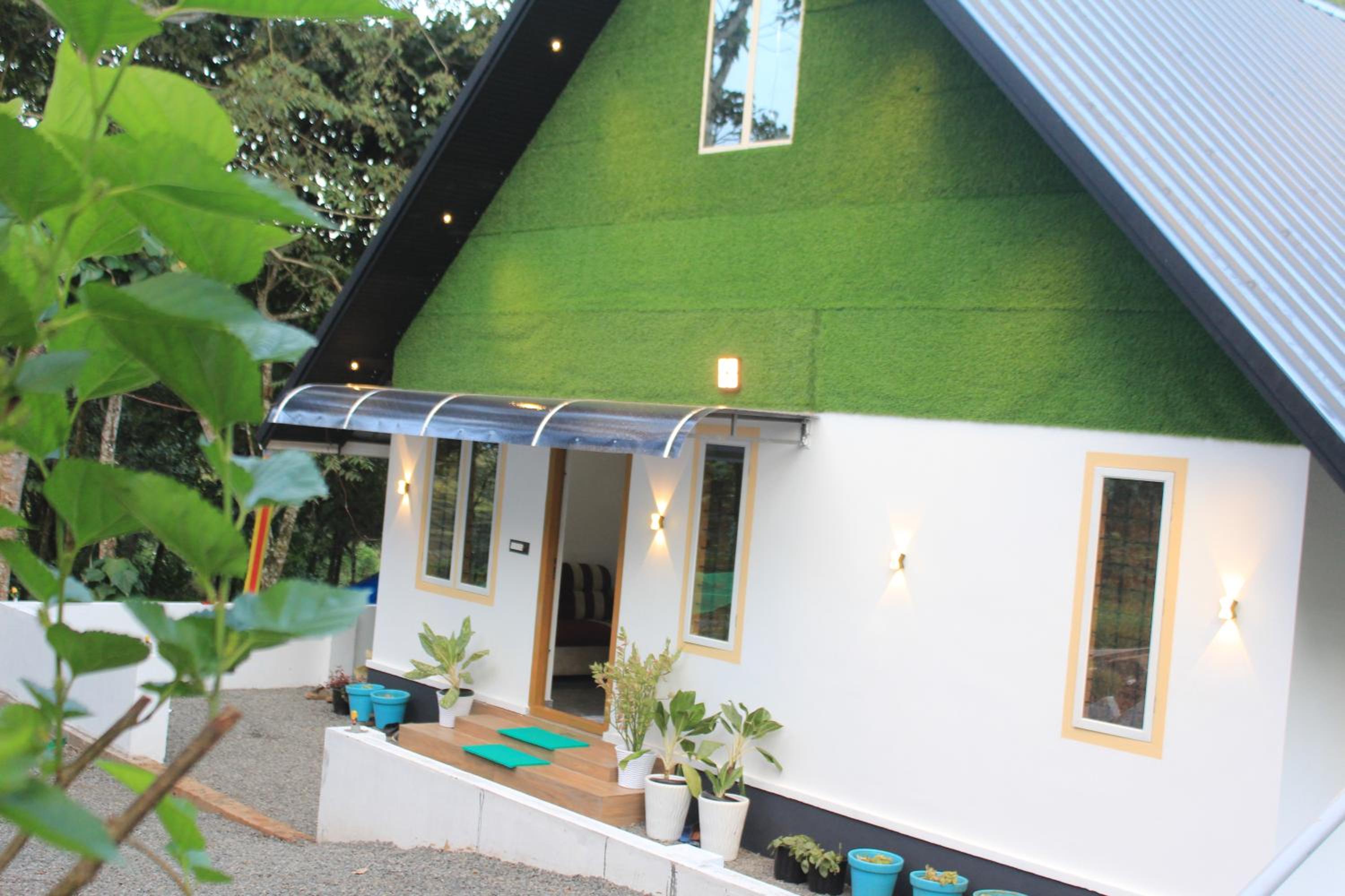 2BHK Homestay at Vagamon with Pool, Campfire and BBQ- Oakwood Oasis