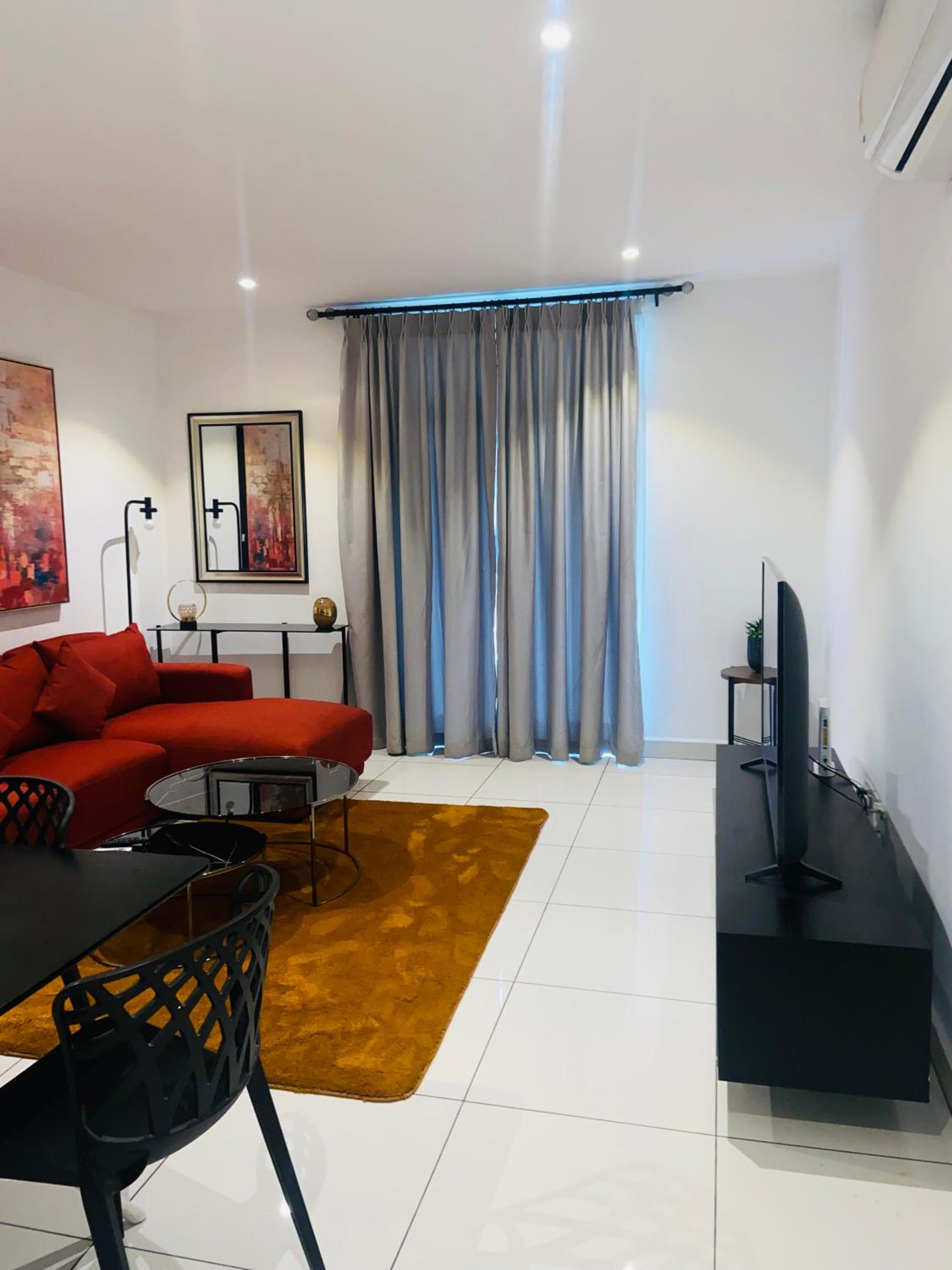 Cozy Abode by Embassy Gardens
