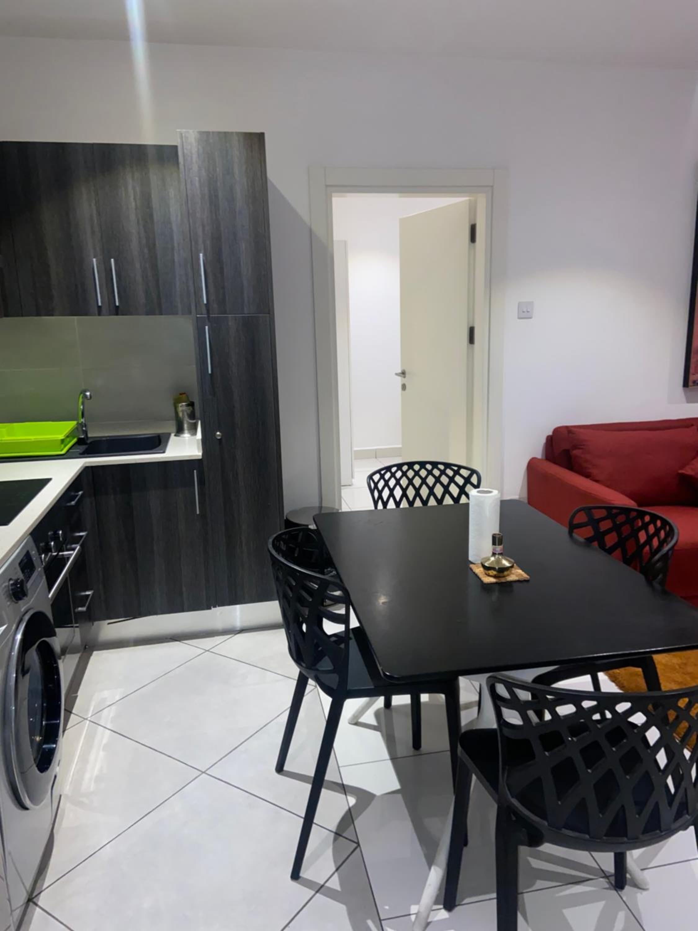 Cozy Abode by Embassy Gardens