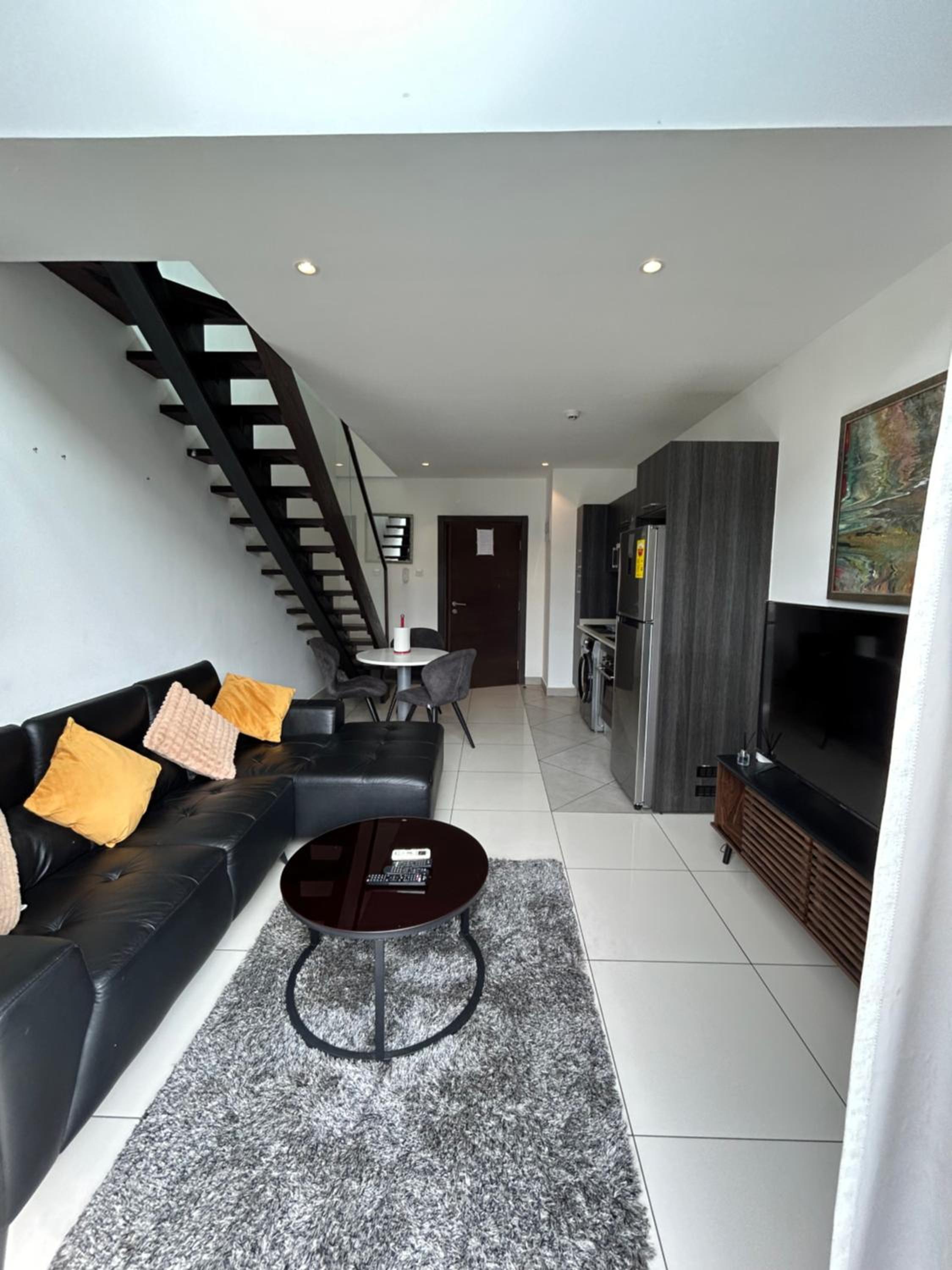 Cozy Abode by Embassy Gardens