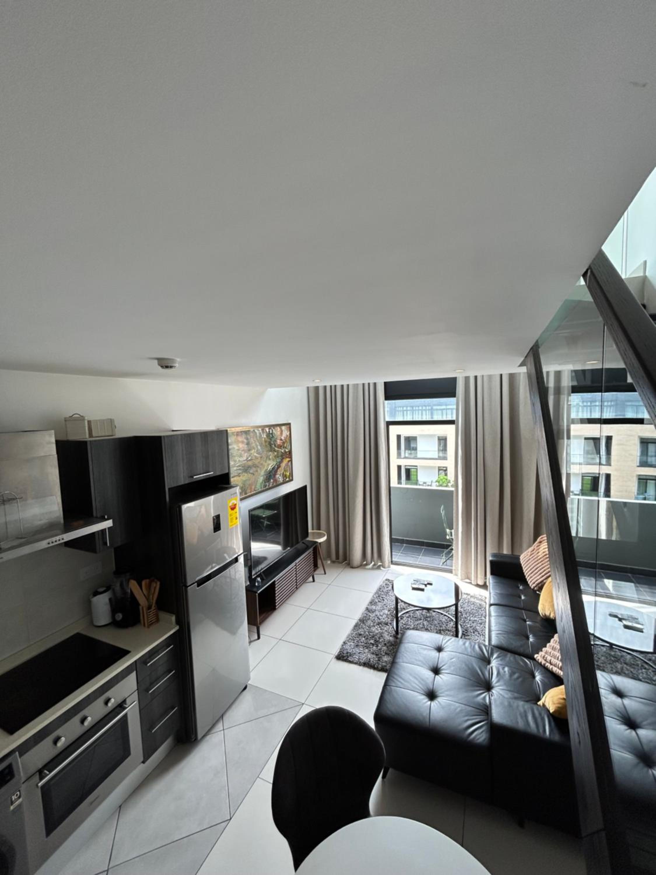 Cozy Abode by Embassy Gardens