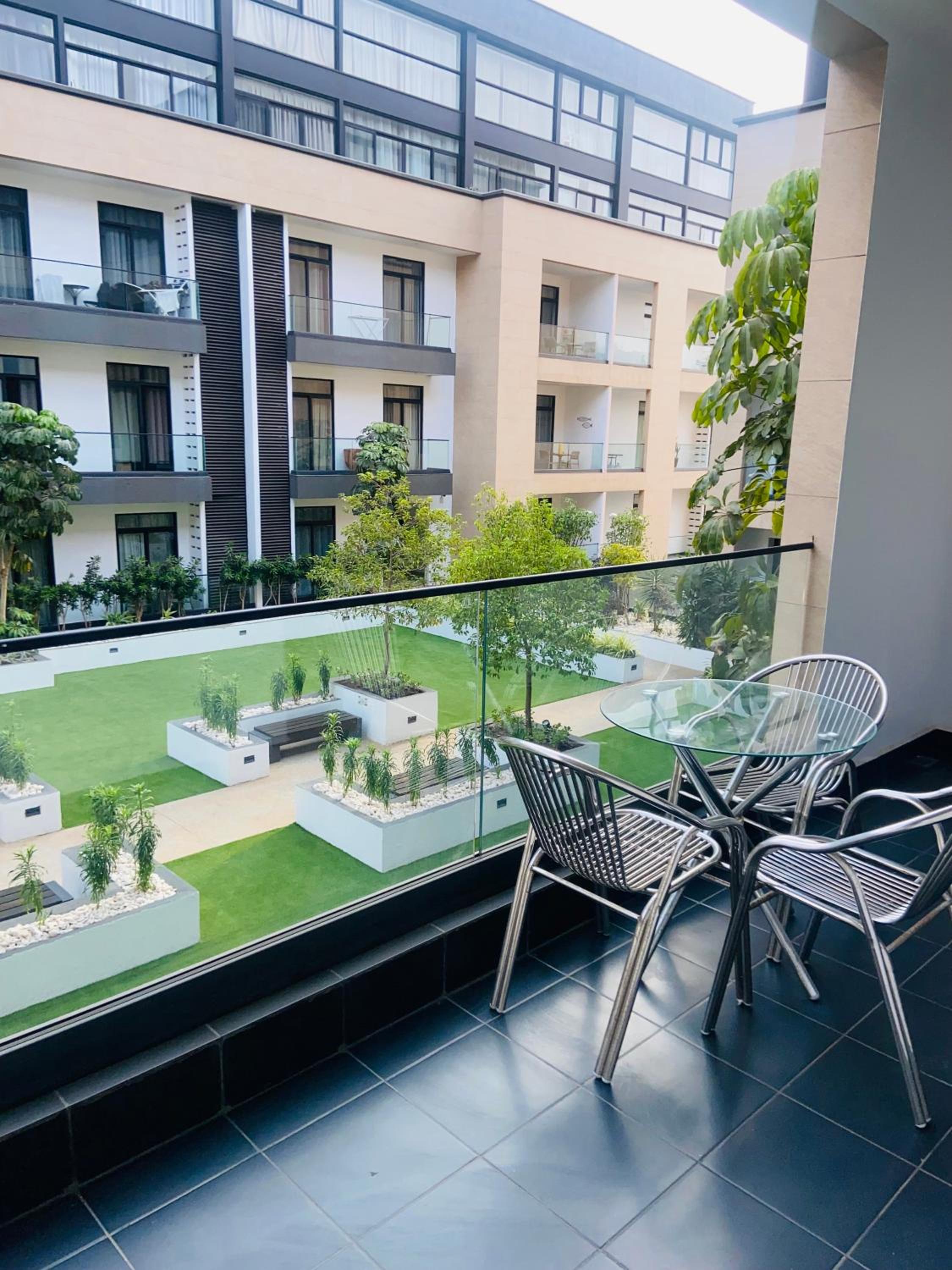 Cozy Abode by Embassy Gardens
