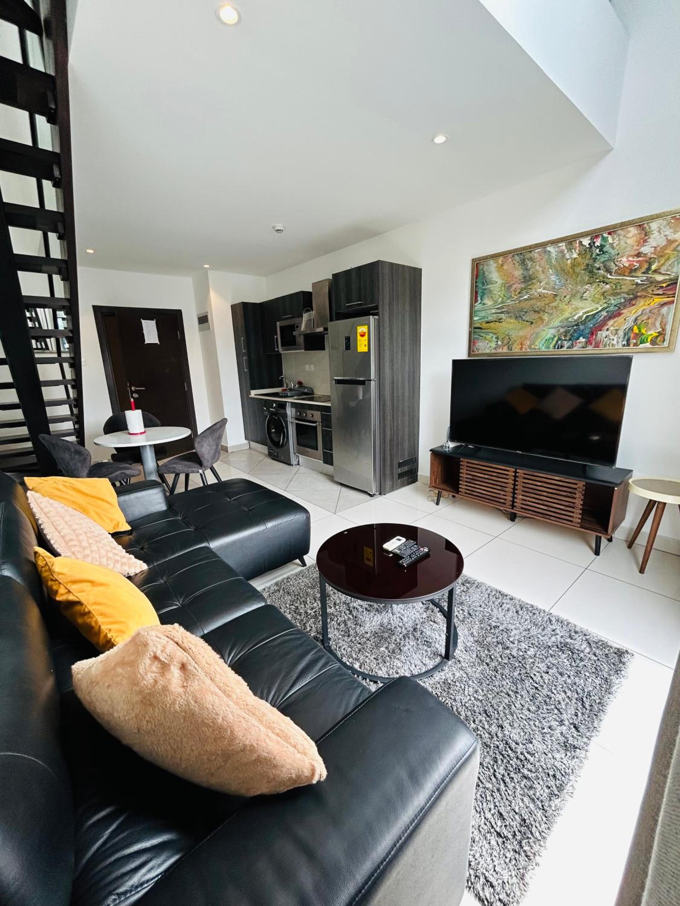 Cozy Abode by Embassy Gardens
