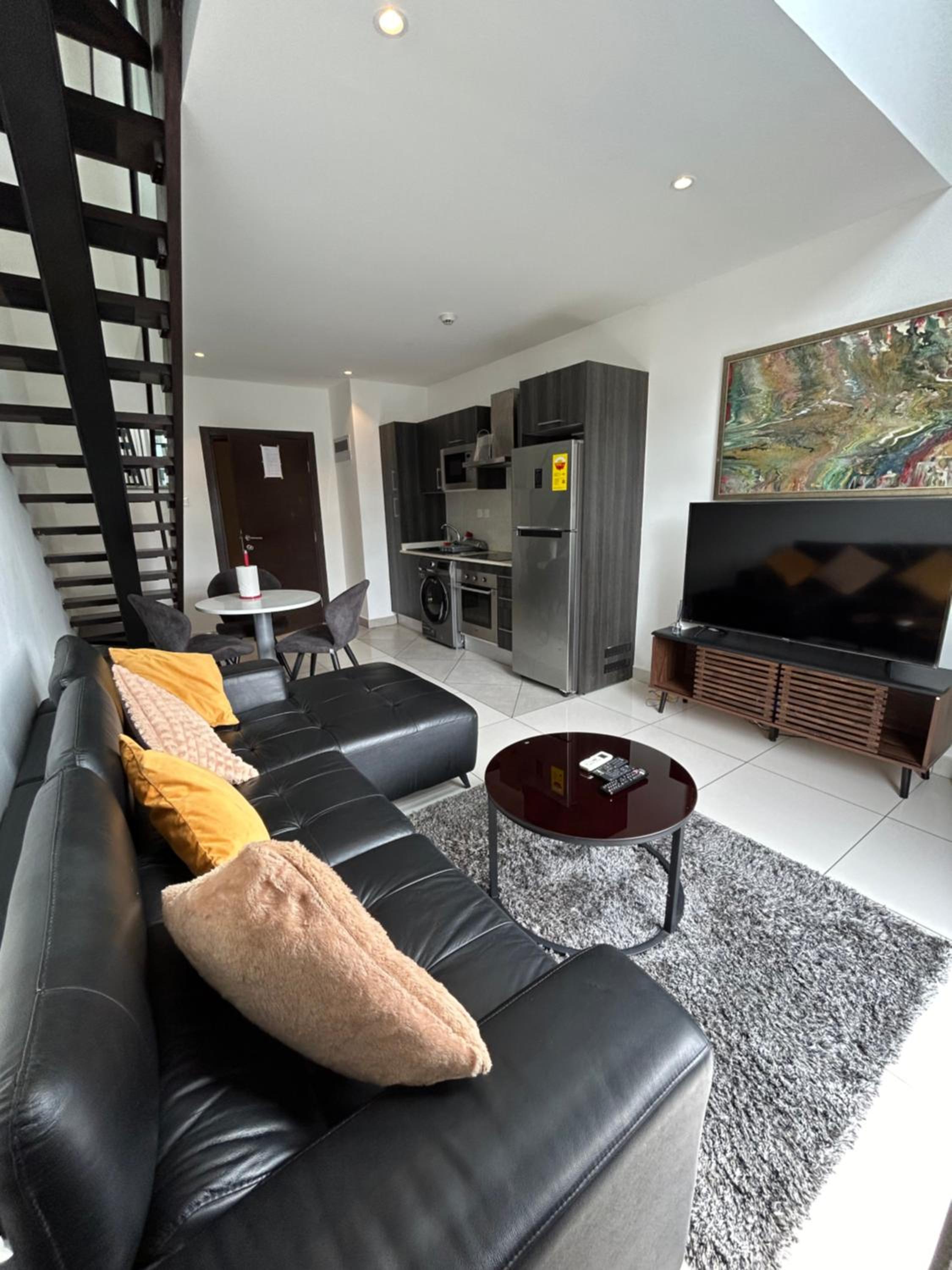 Cozy Abode by Embassy Gardens