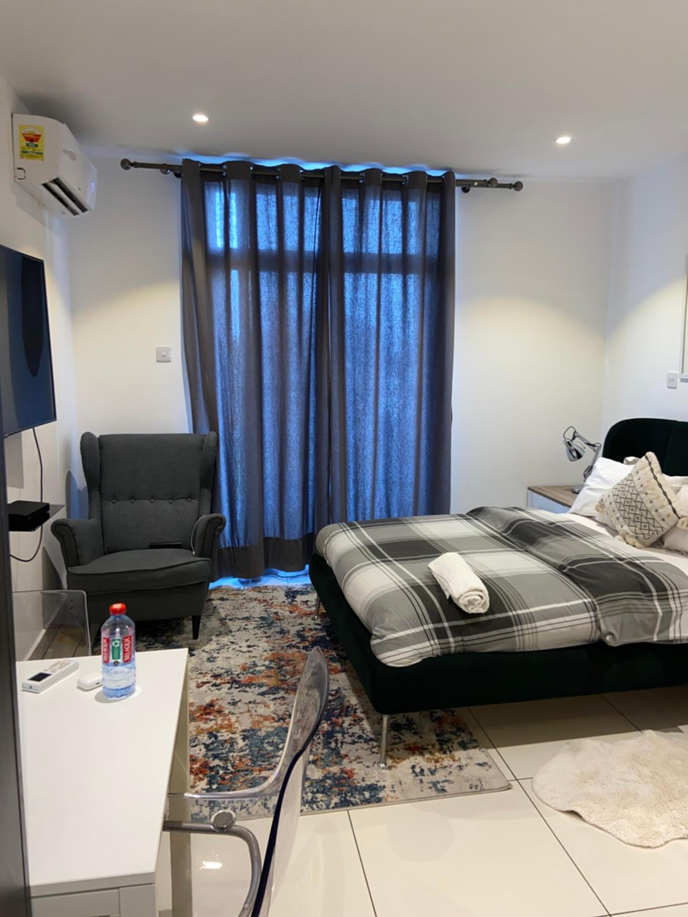 Cozy Abode by Embassy Gardens