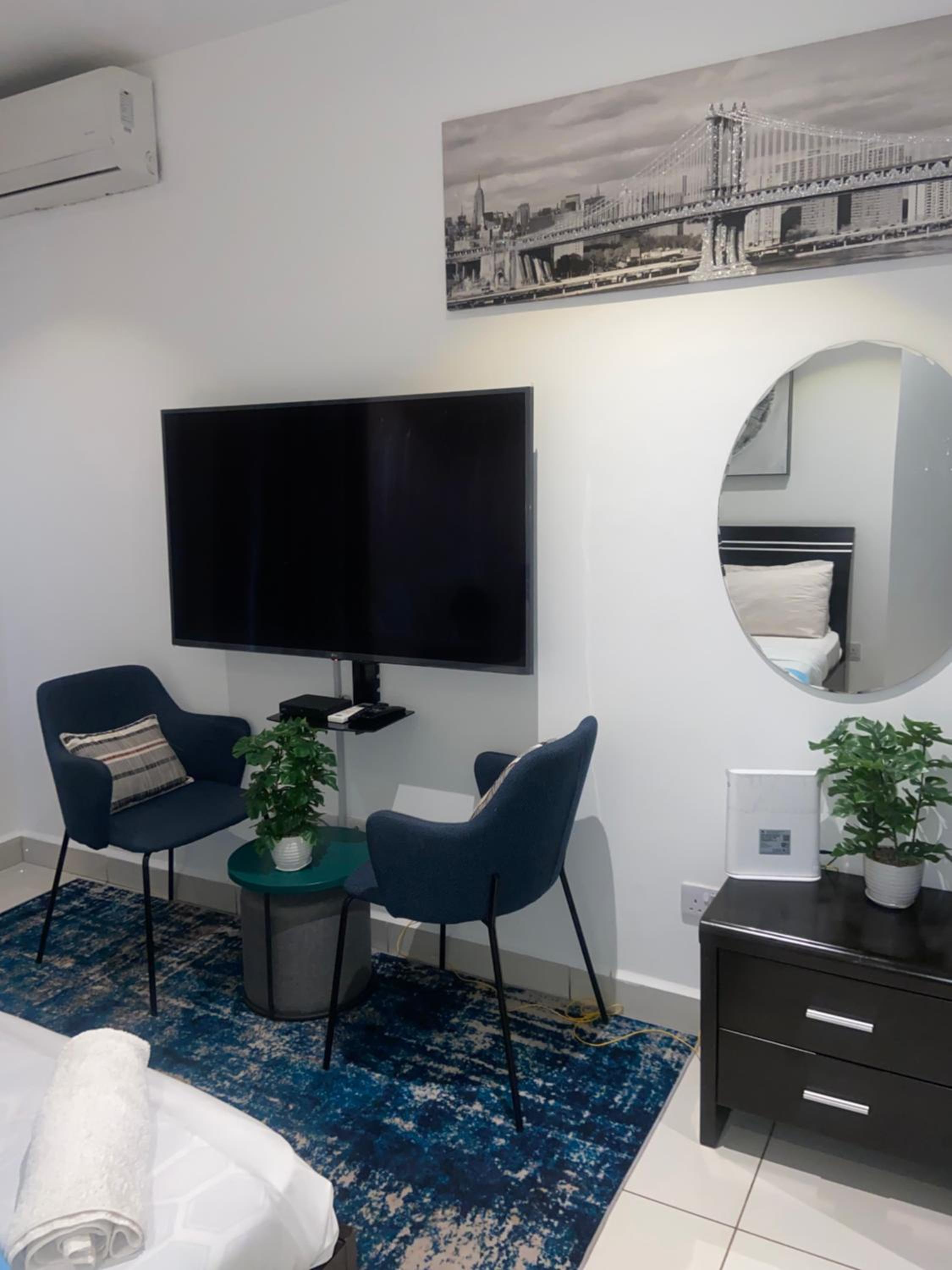 Cozy Abode by Embassy Gardens