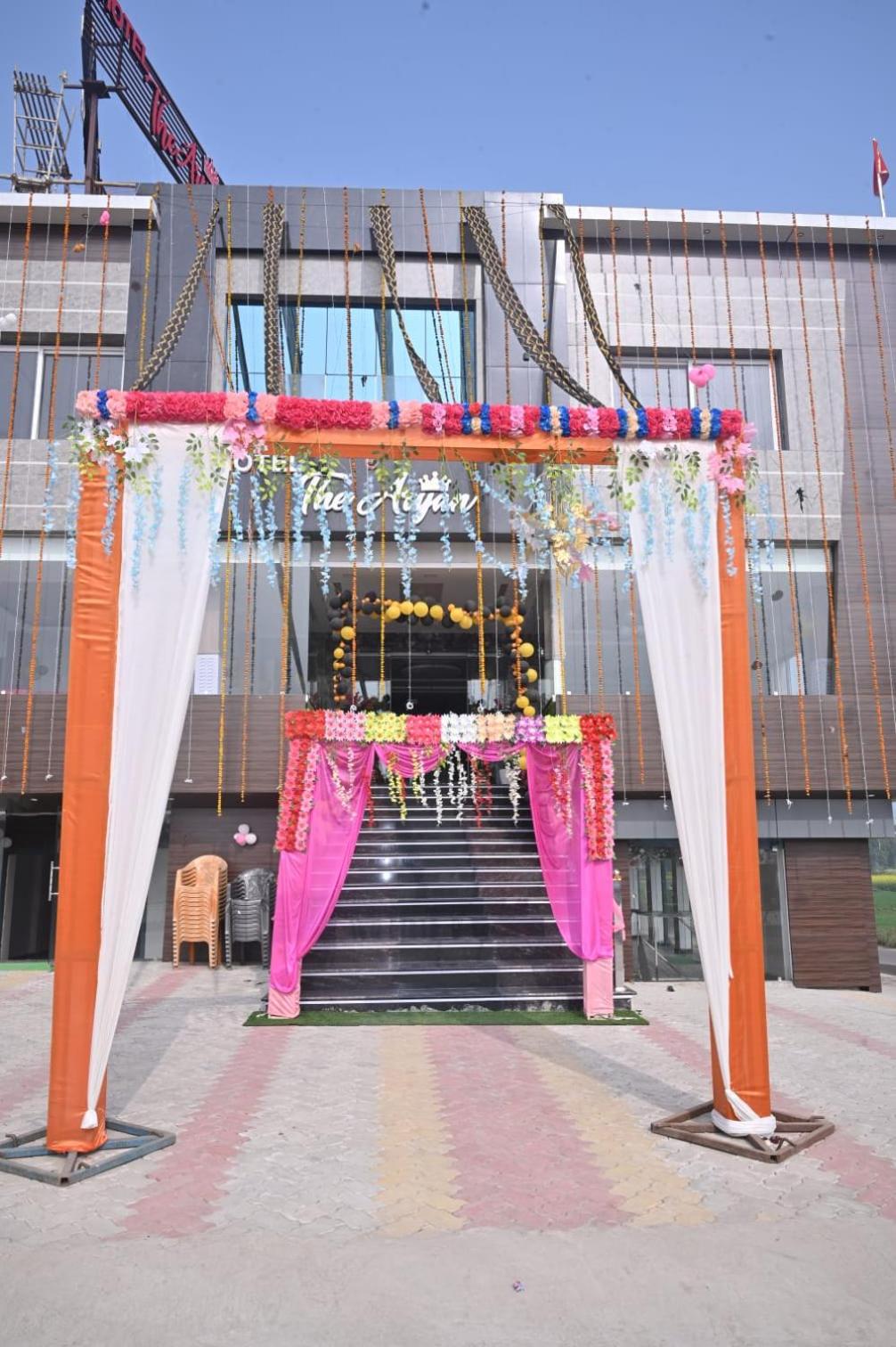 Hotel The Aryan view 3