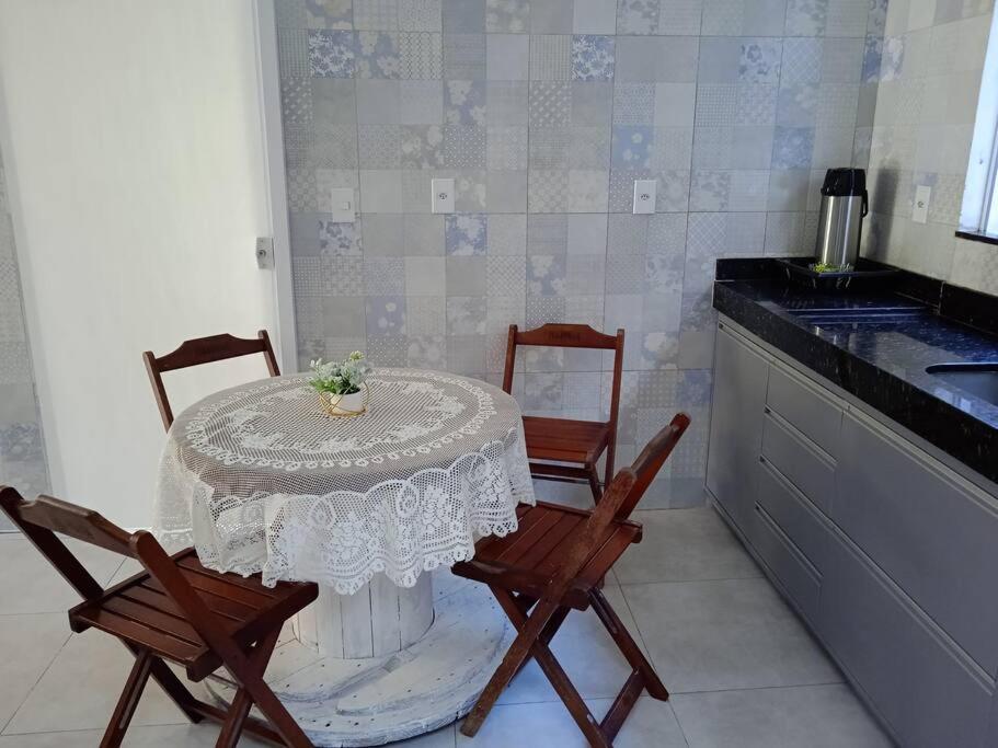 casa ampla com 3 quartos e piscina com hidromassagem