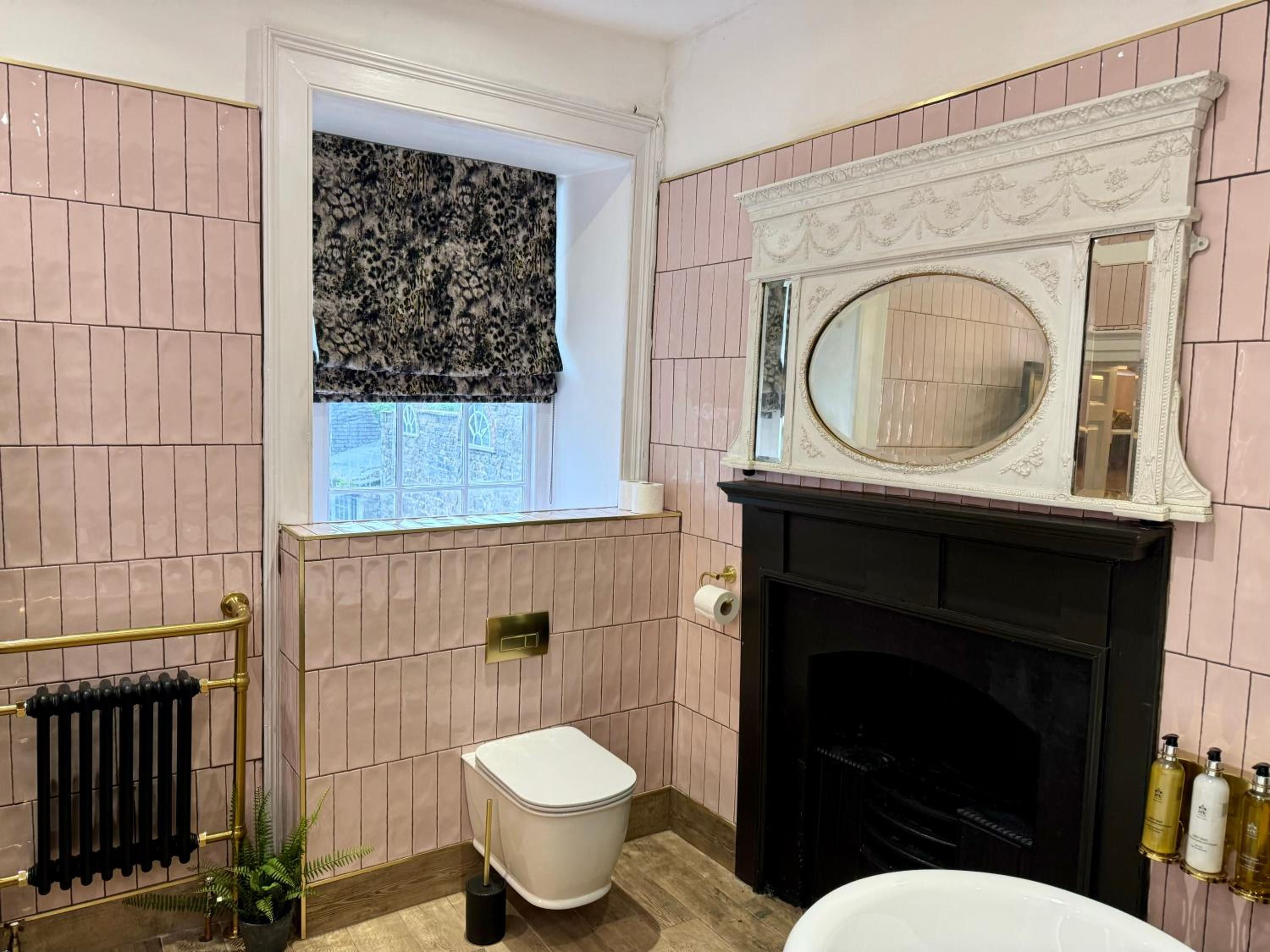 Secret Garden House - 7 bed Manor House with Hot Tub and Magical walled Gardens view 5