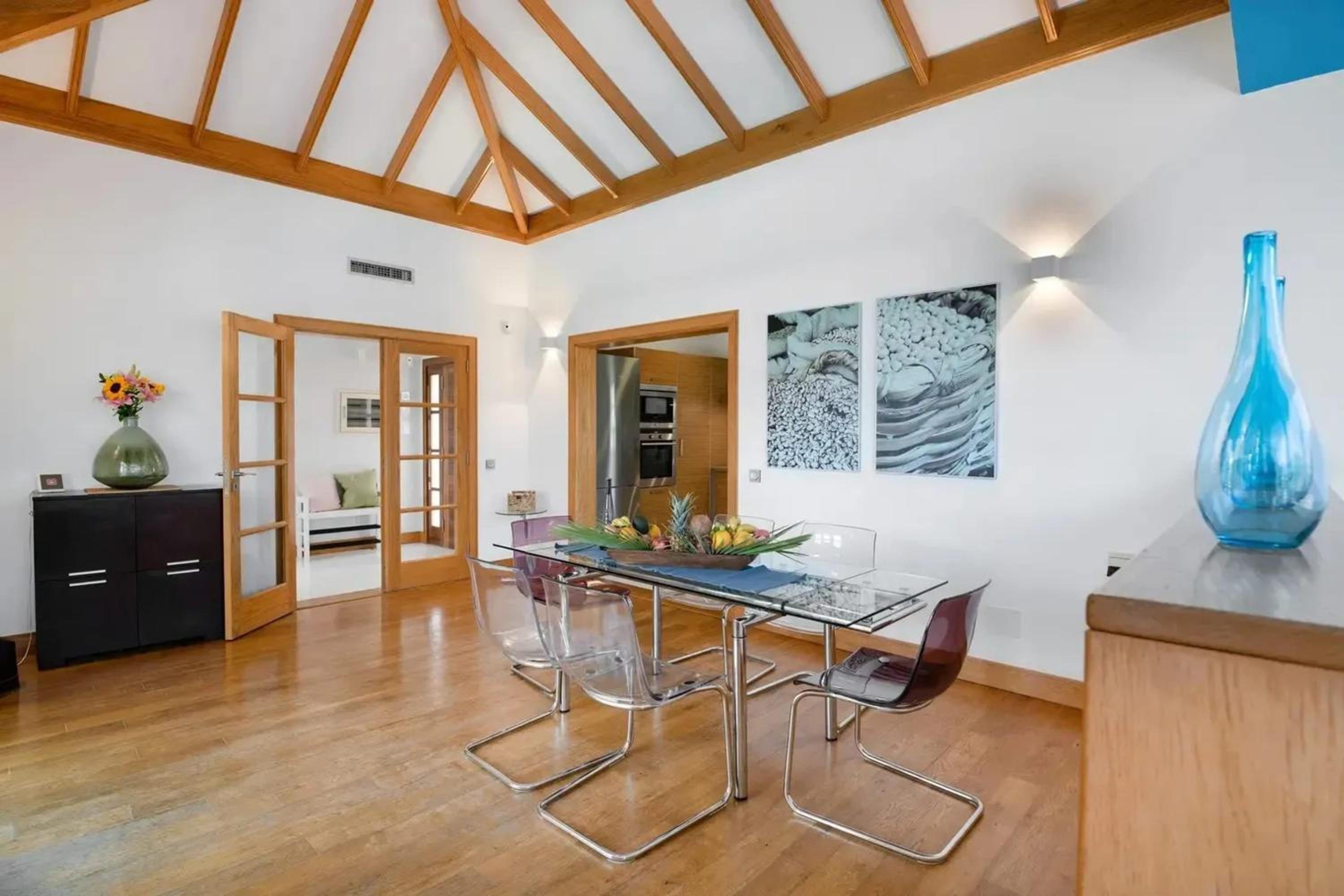 Elegant Villa near Playa Blanca, private pool, garden.