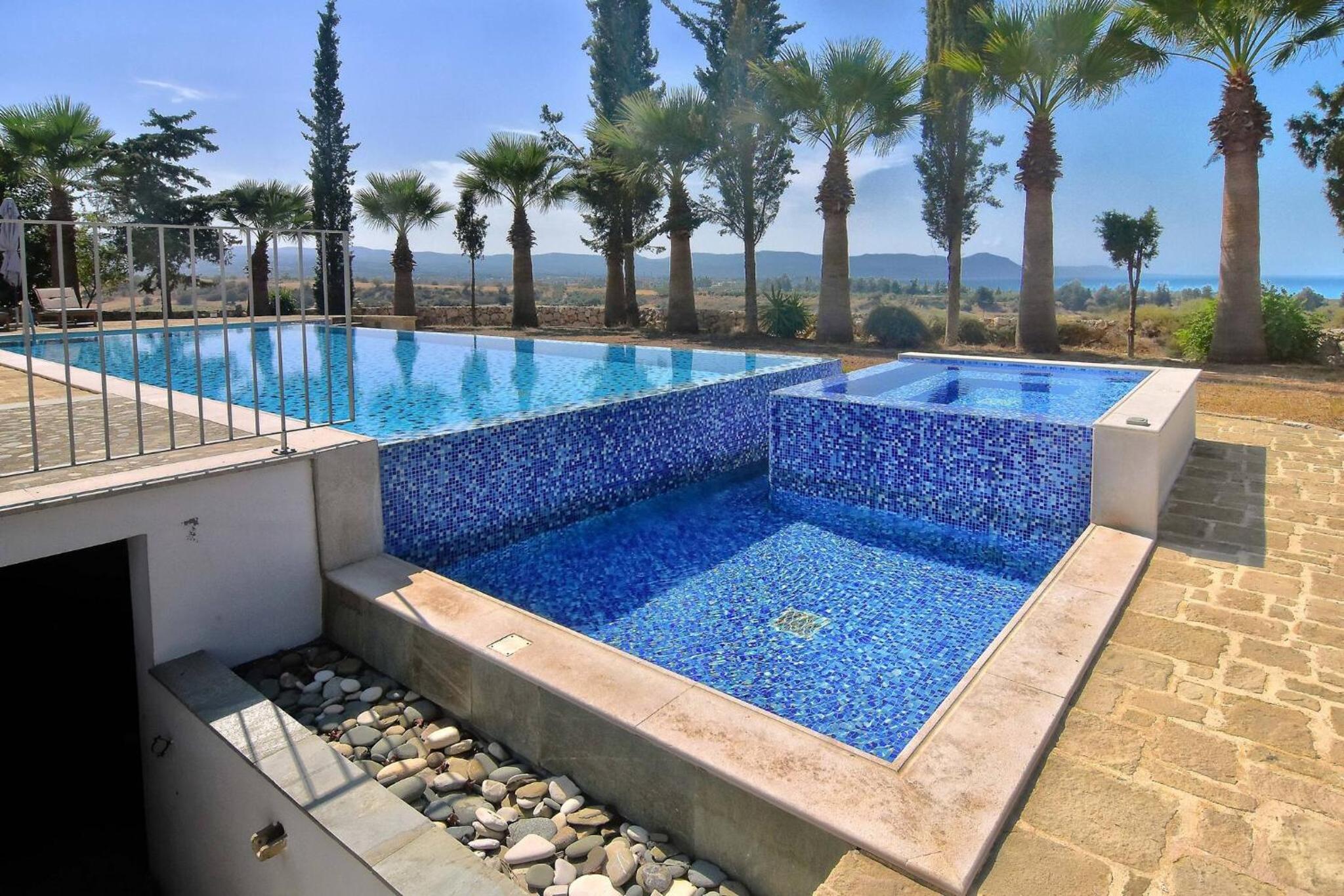 Incredible Large Villa In Paphos sleeps 14 Children Pool, Jacuzzi, Huge Garden