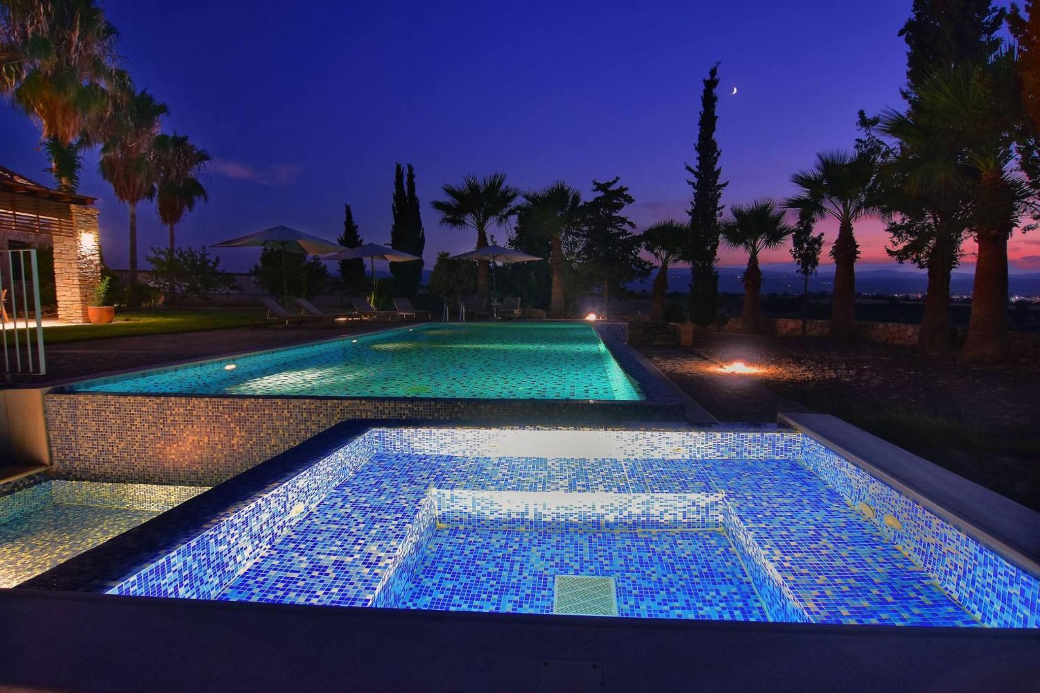 Incredible Large Villa In Paphos sleeps 14 Children Pool, Jacuzzi, Huge Garden