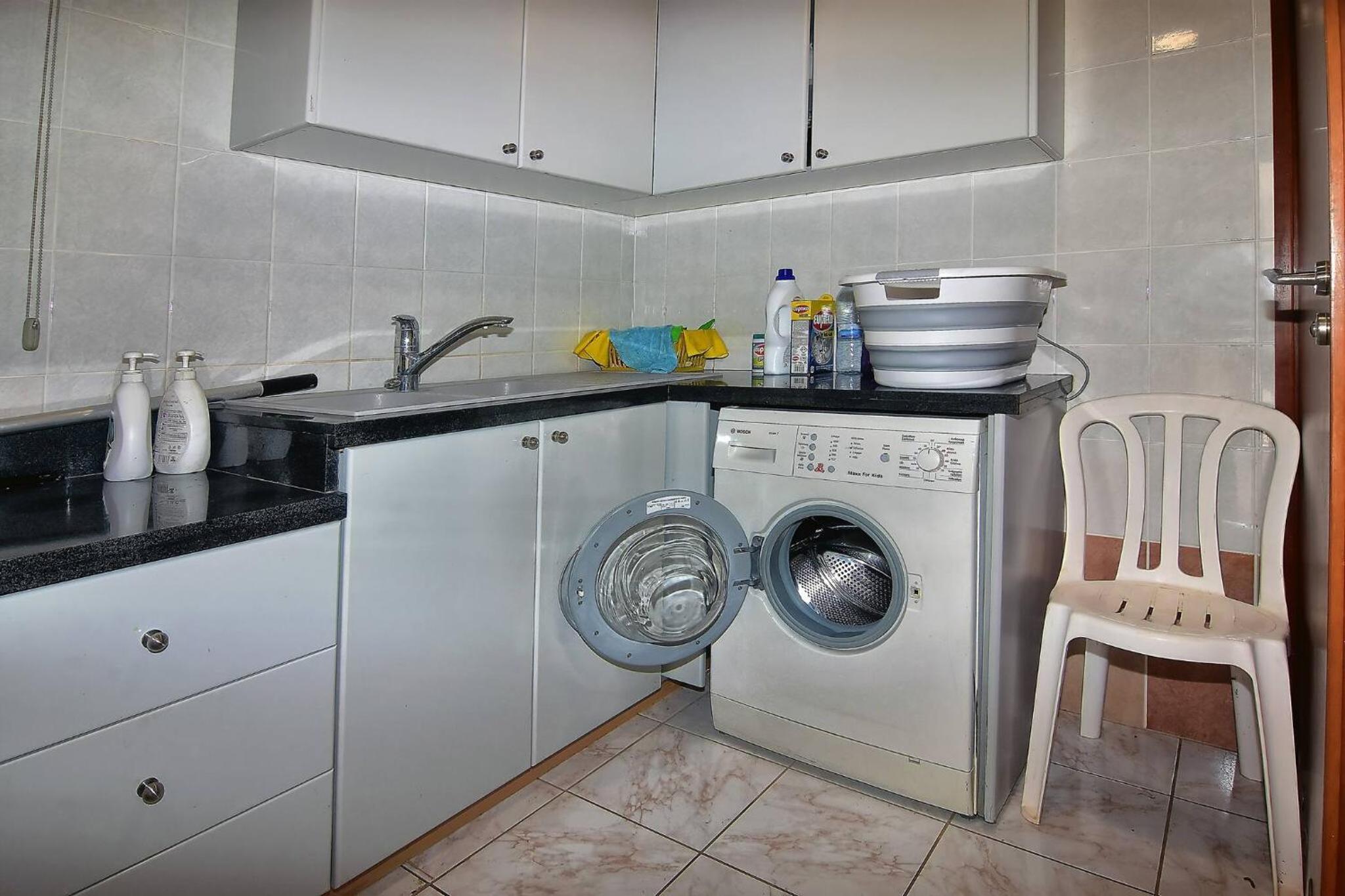 Incredible Large Villa In Paphos sleeps 14 Children Pool, Jacuzzi, Huge Garden