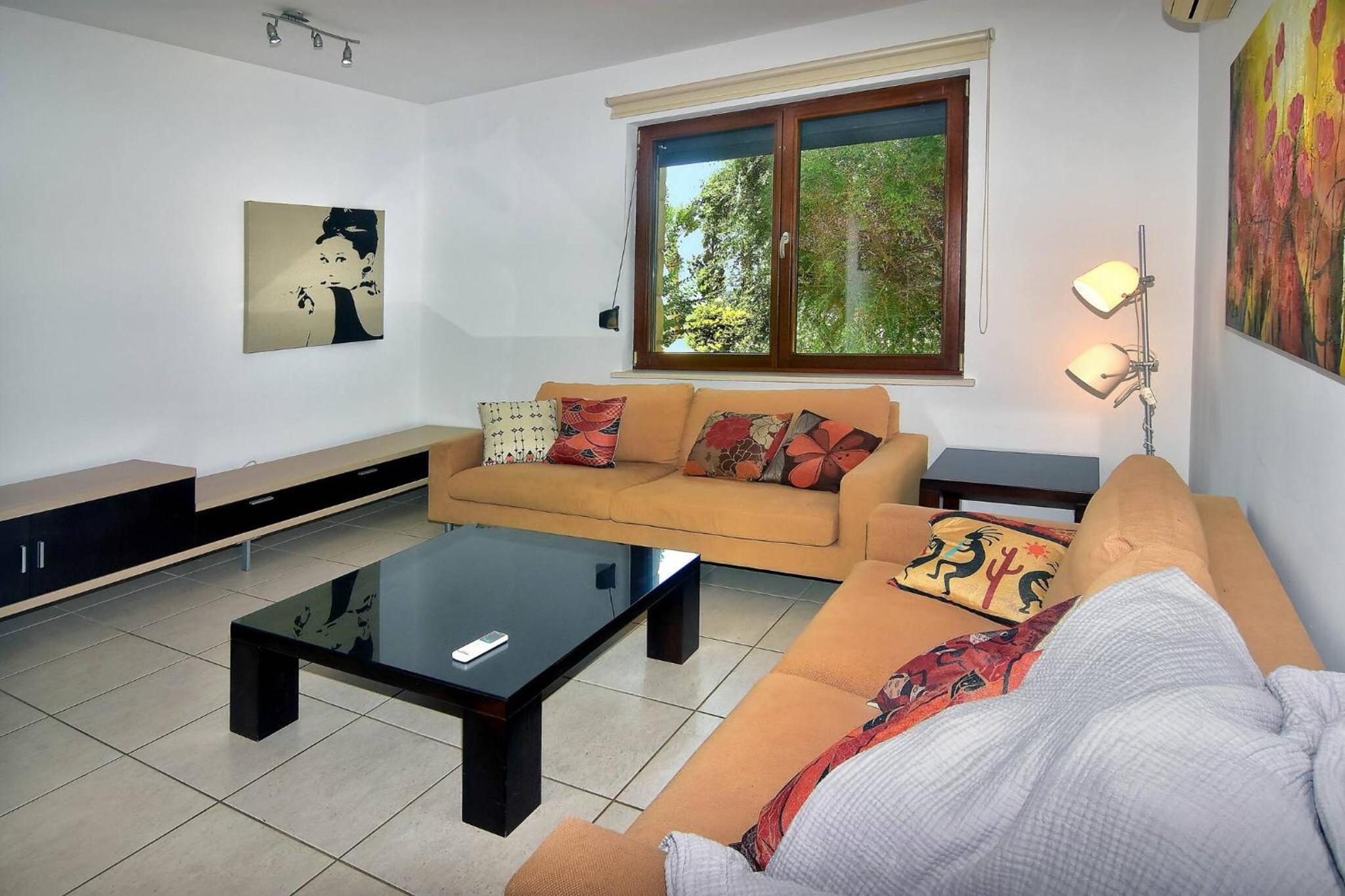 Incredible Large Villa In Paphos sleeps 14 Children Pool, Jacuzzi, Huge Garden