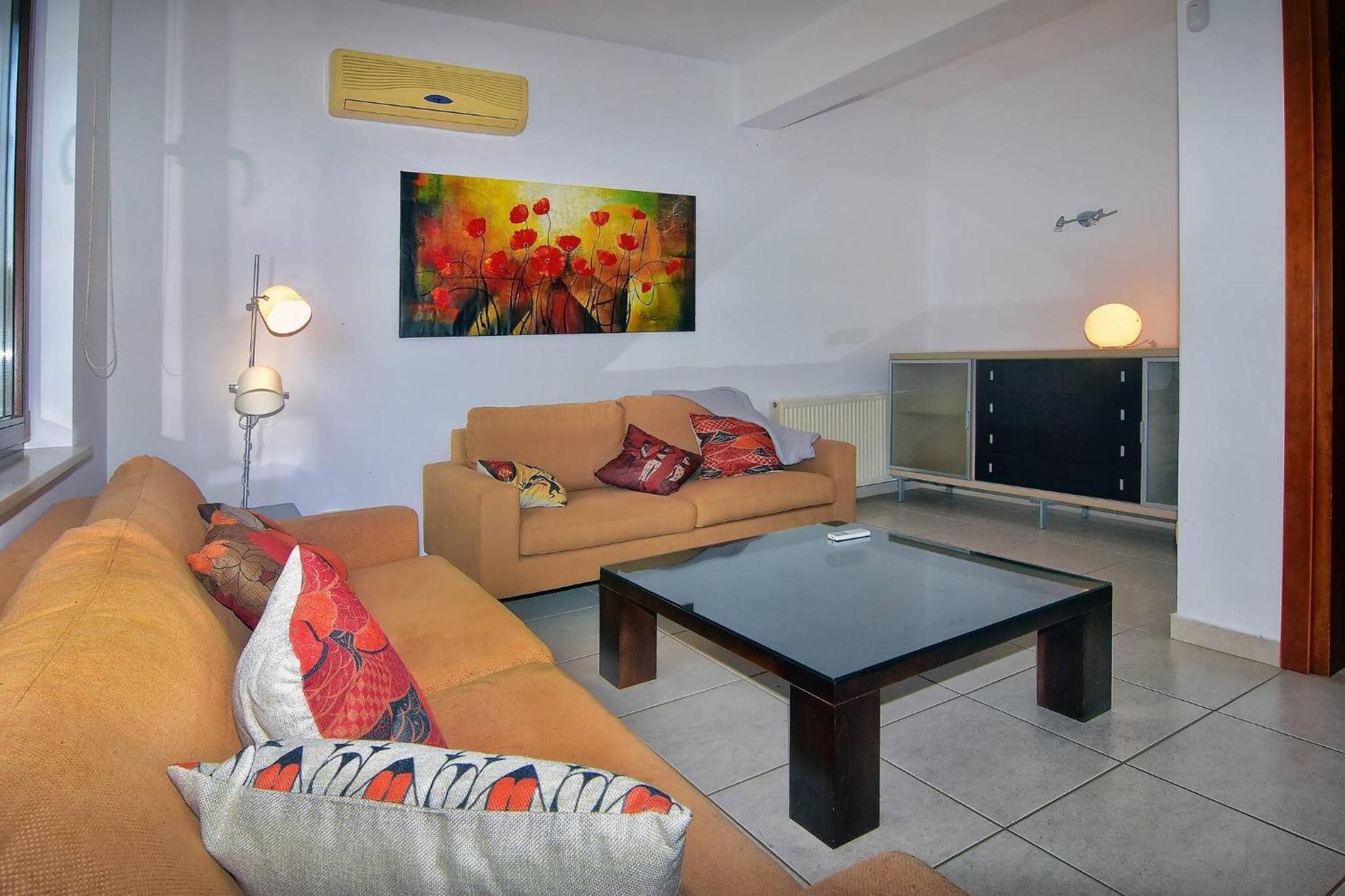 Incredible Large Villa In Paphos sleeps 14 Children Pool, Jacuzzi, Huge Garden